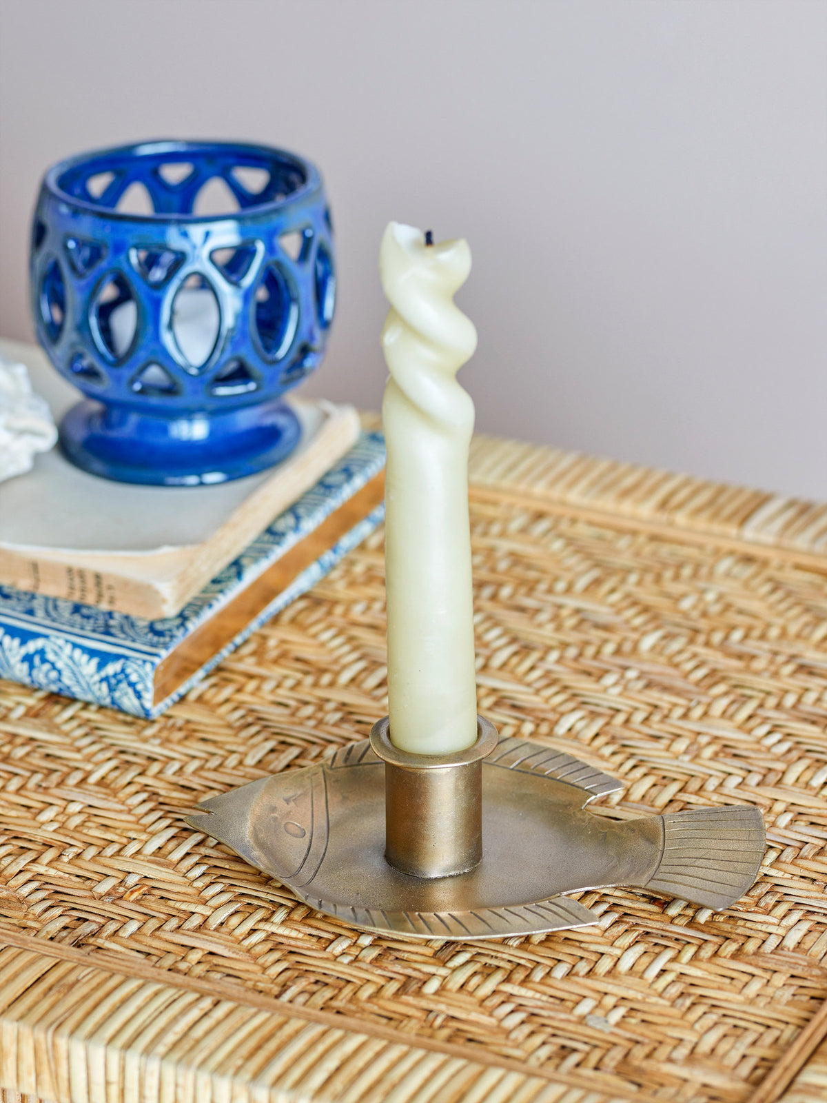 Fabius Kerzenhalter, Brass, Metall in Messing präsentiert im Onlineshop von KAQTU Design AG. Kerzenständer ist von Creative Collection