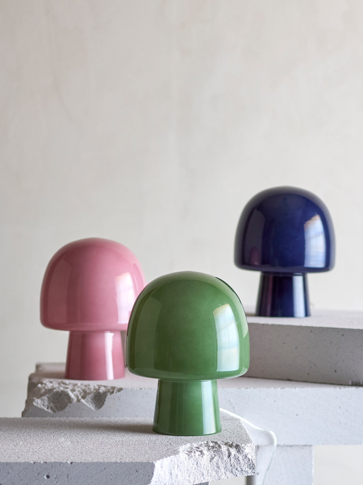 Paddy Tischlampe, Grün, Glas in Grün präsentiert im Onlineshop von KAQTU Design AG. Tischleuchte ist von Bloomingville