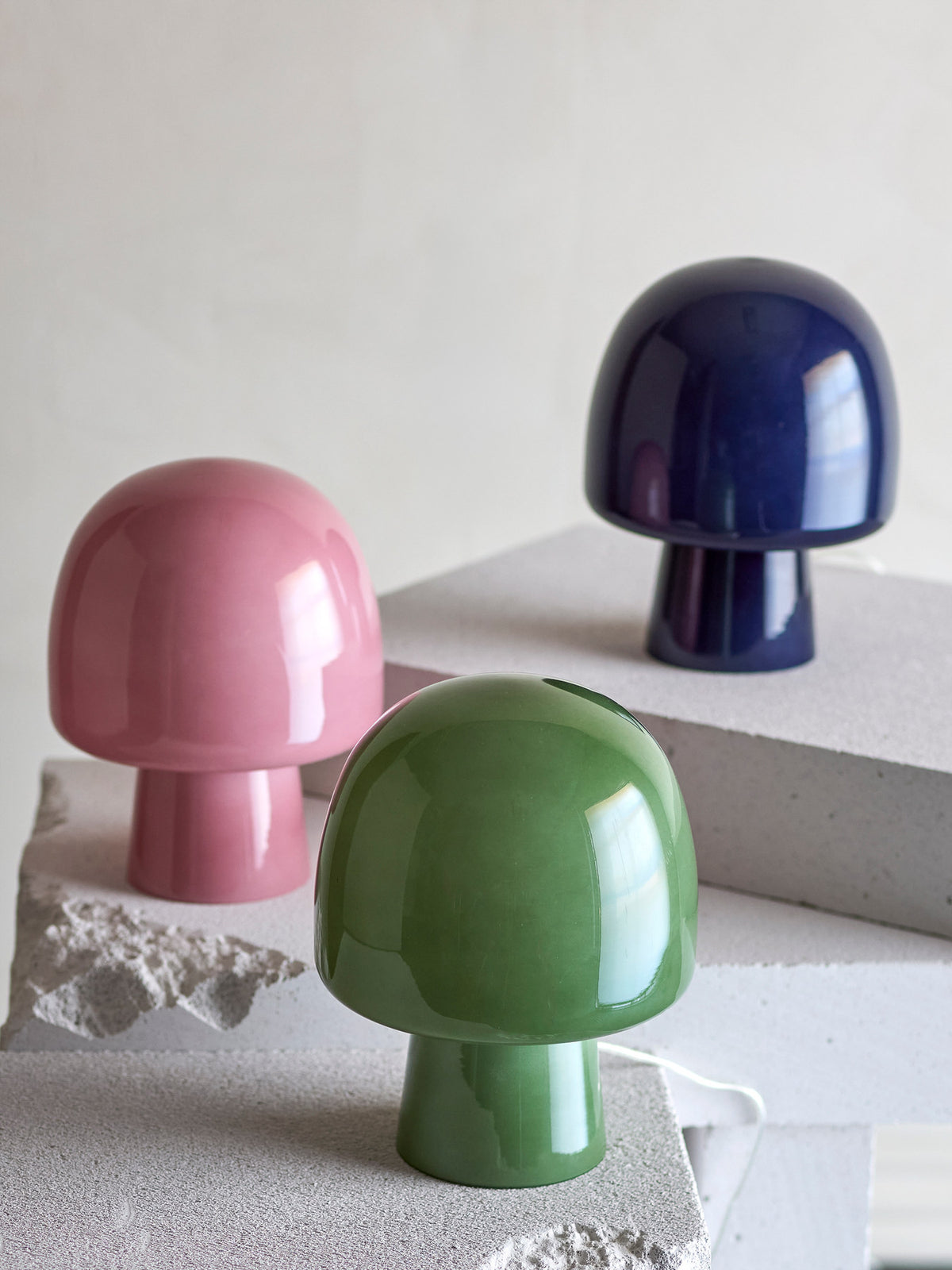 Paddy Tischlampe, Rose, Glas in Rose präsentiert im Onlineshop von KAQTU Design AG. Tischleuchte ist von Bloomingville