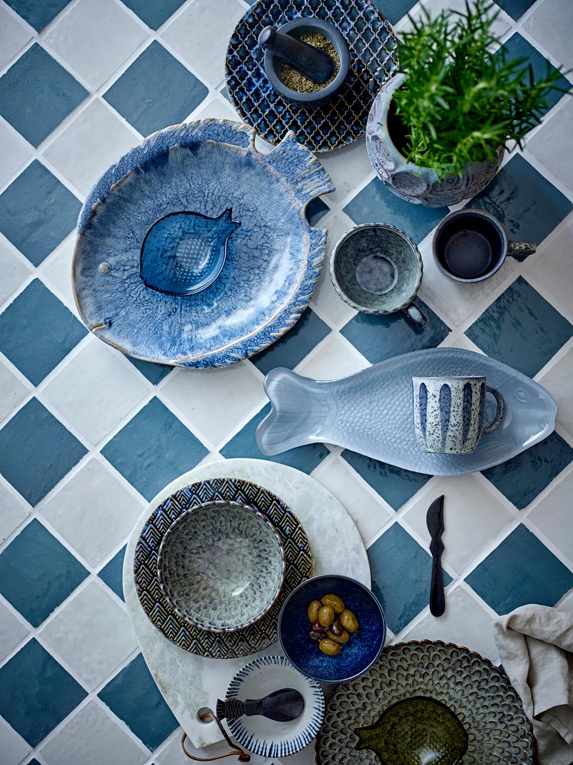 Yuta Schale, Bunt, Glas in Multi präsentiert im Onlineshop von KAQTU Design AG. Schale ist von Creative Collection