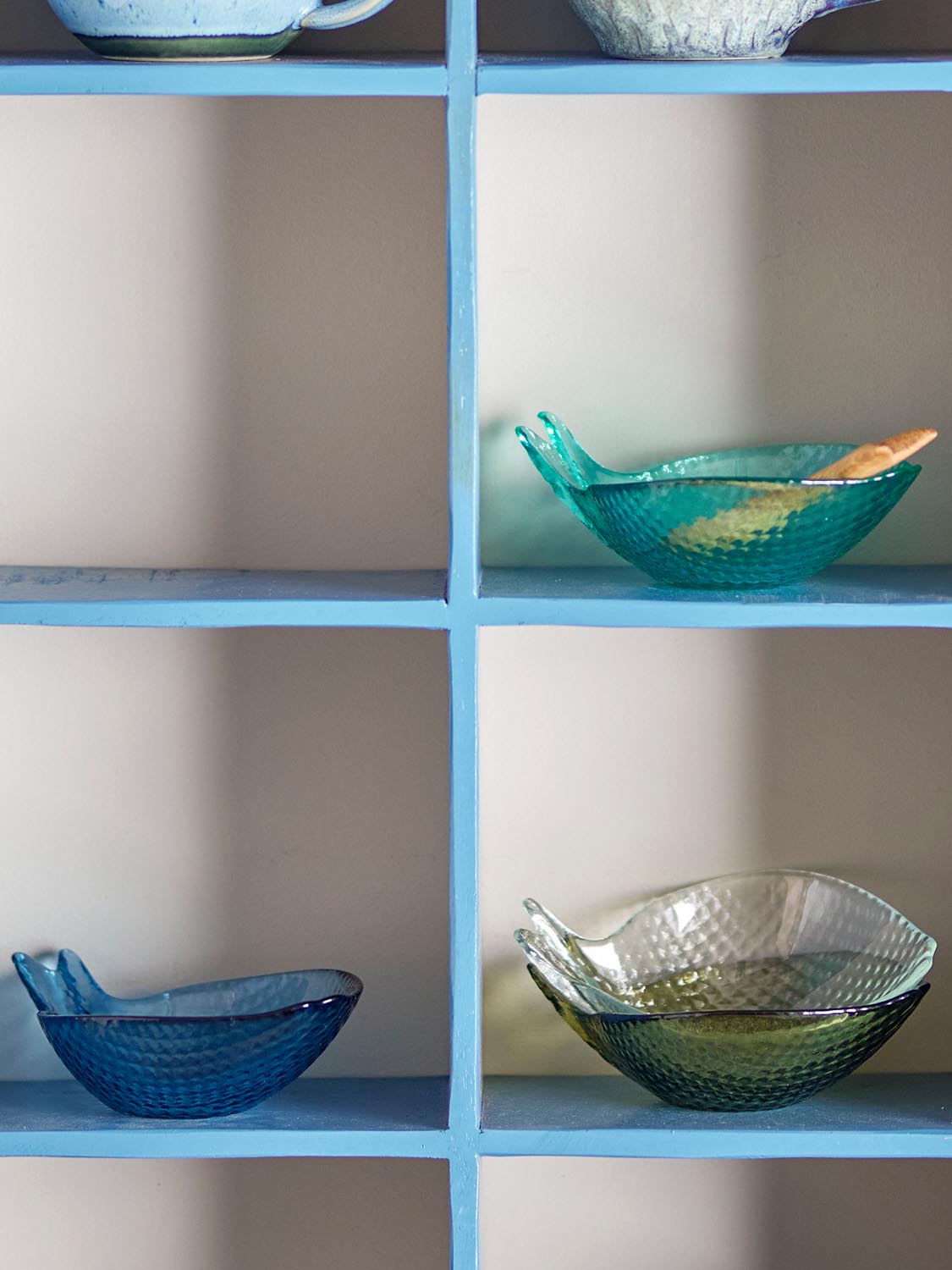 Yuta Schale, Bunt, Glas in Multi präsentiert im Onlineshop von KAQTU Design AG. Schale ist von Creative Collection