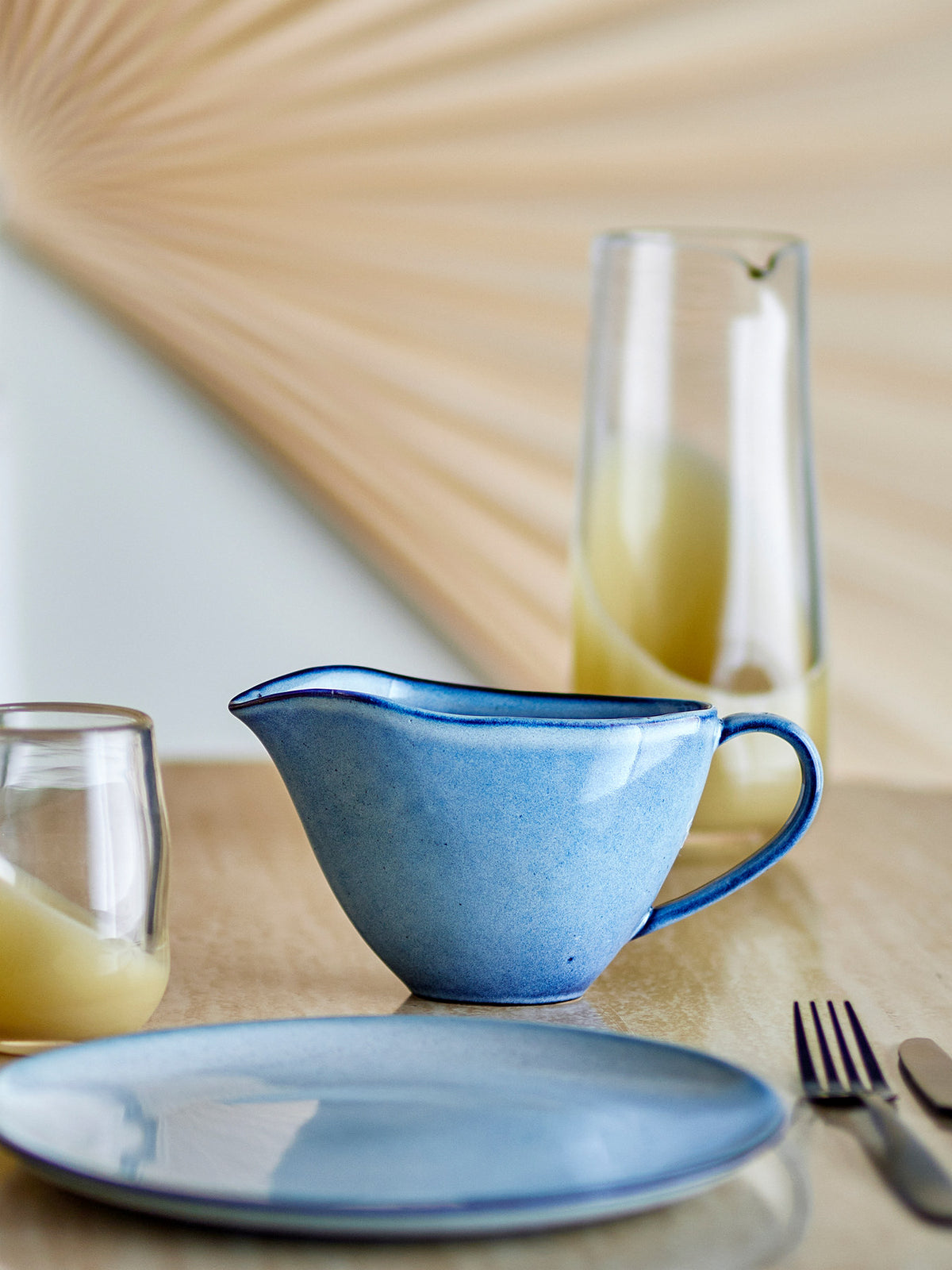 Sandrine Sauciere, Blau, Steingut in Blau präsentiert im Onlineshop von KAQTU Design AG. Milchkanne / Saucier ist von Bloomingville
