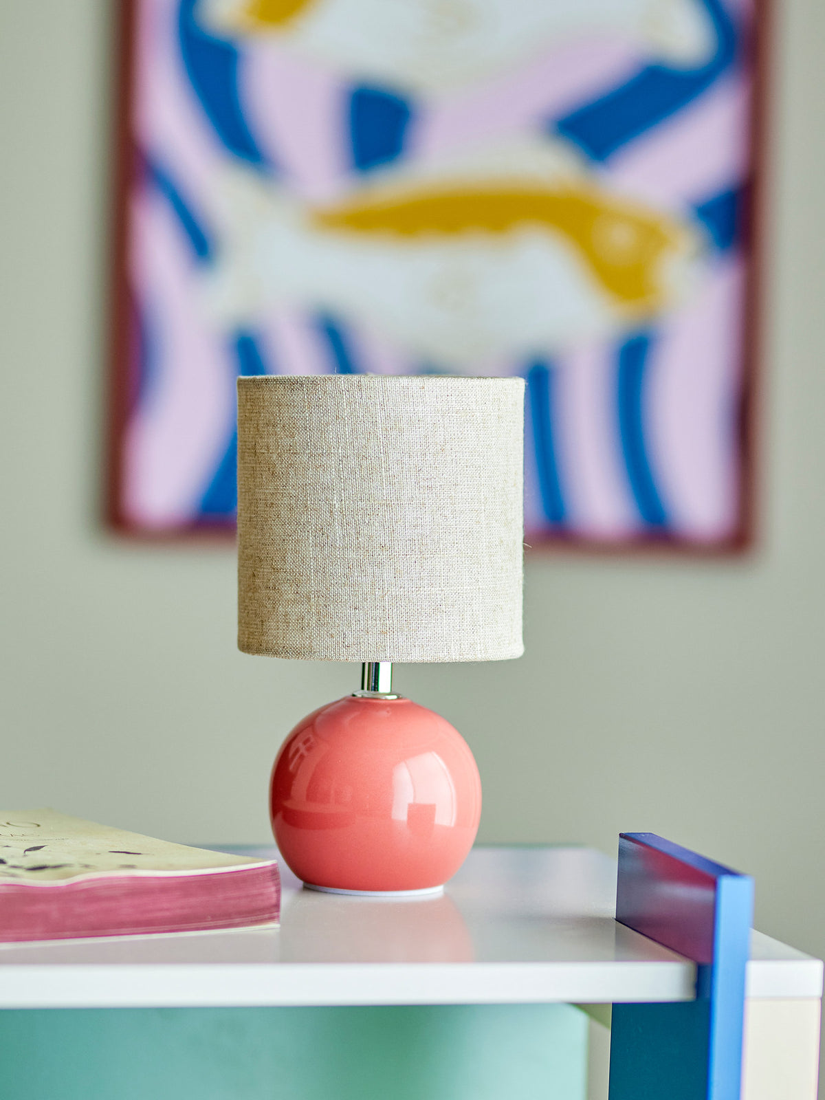 Valdis Tischlampe, Rose, Steingut in Rose präsentiert im Onlineshop von KAQTU Design AG. Tischleuchte ist von Bloomingville