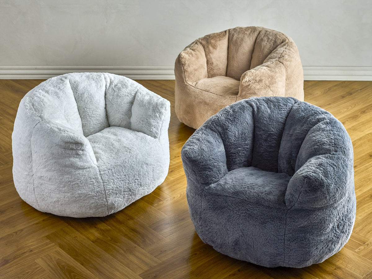 Grauer Loungesessel Kari aus gewebtem Polyester mit runder, stark gepolsterter Silhouette und voluminöser Form für das Kinderzimmer.