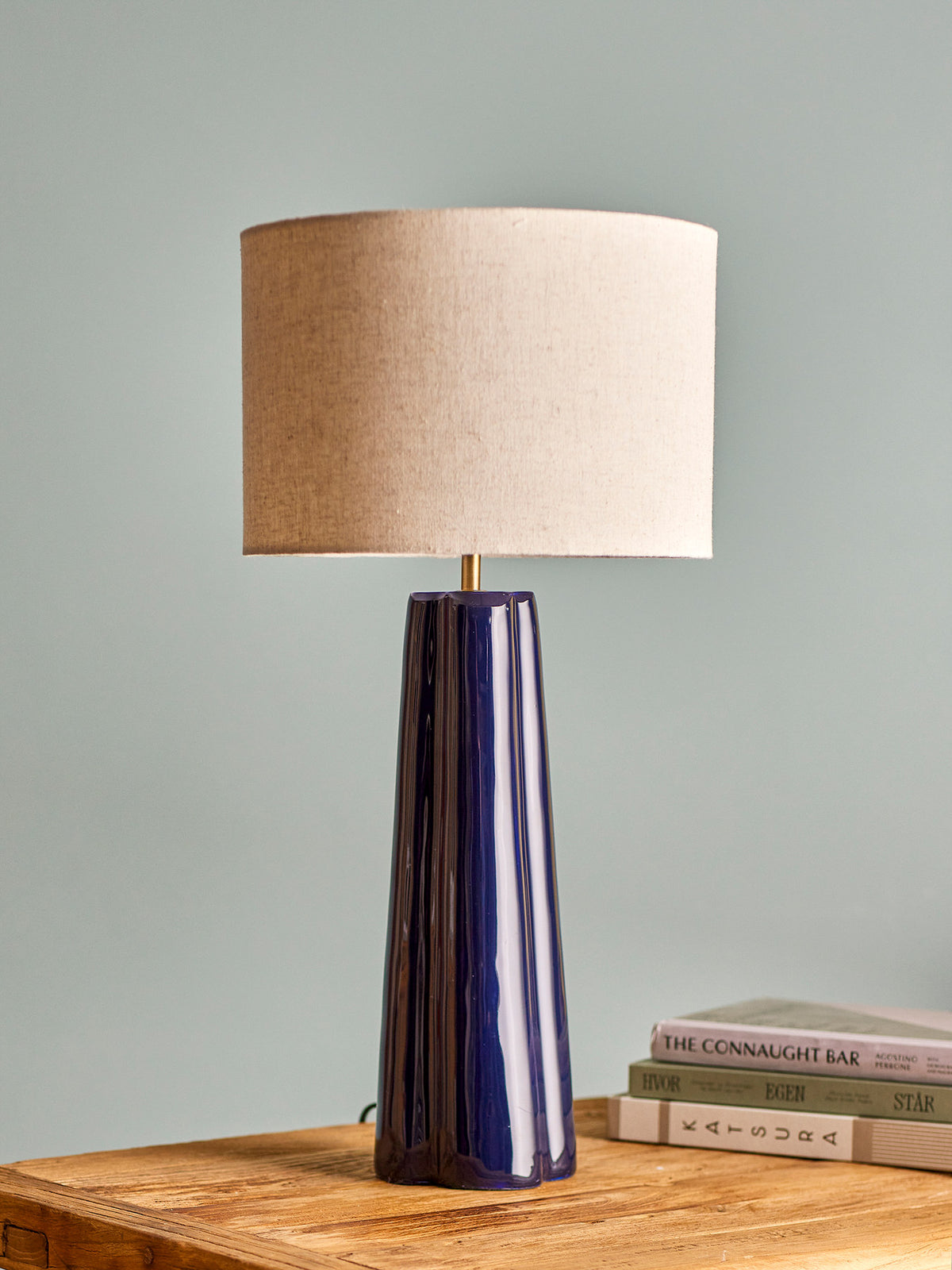 Cornelie Tischlampe, Blau, Aluminium in Blue präsentiert im Onlineshop von KAQTU Design AG. Tischleuchte ist von Creative Collection