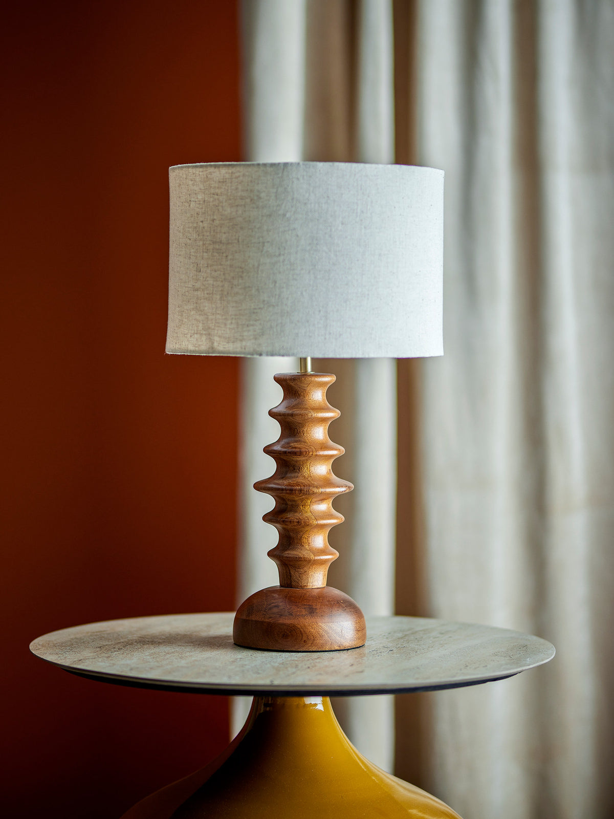 Elinora Tischlampe, Braun, Mango in Brown präsentiert im Onlineshop von KAQTU Design AG. Tischleuchte ist von Creative Collection