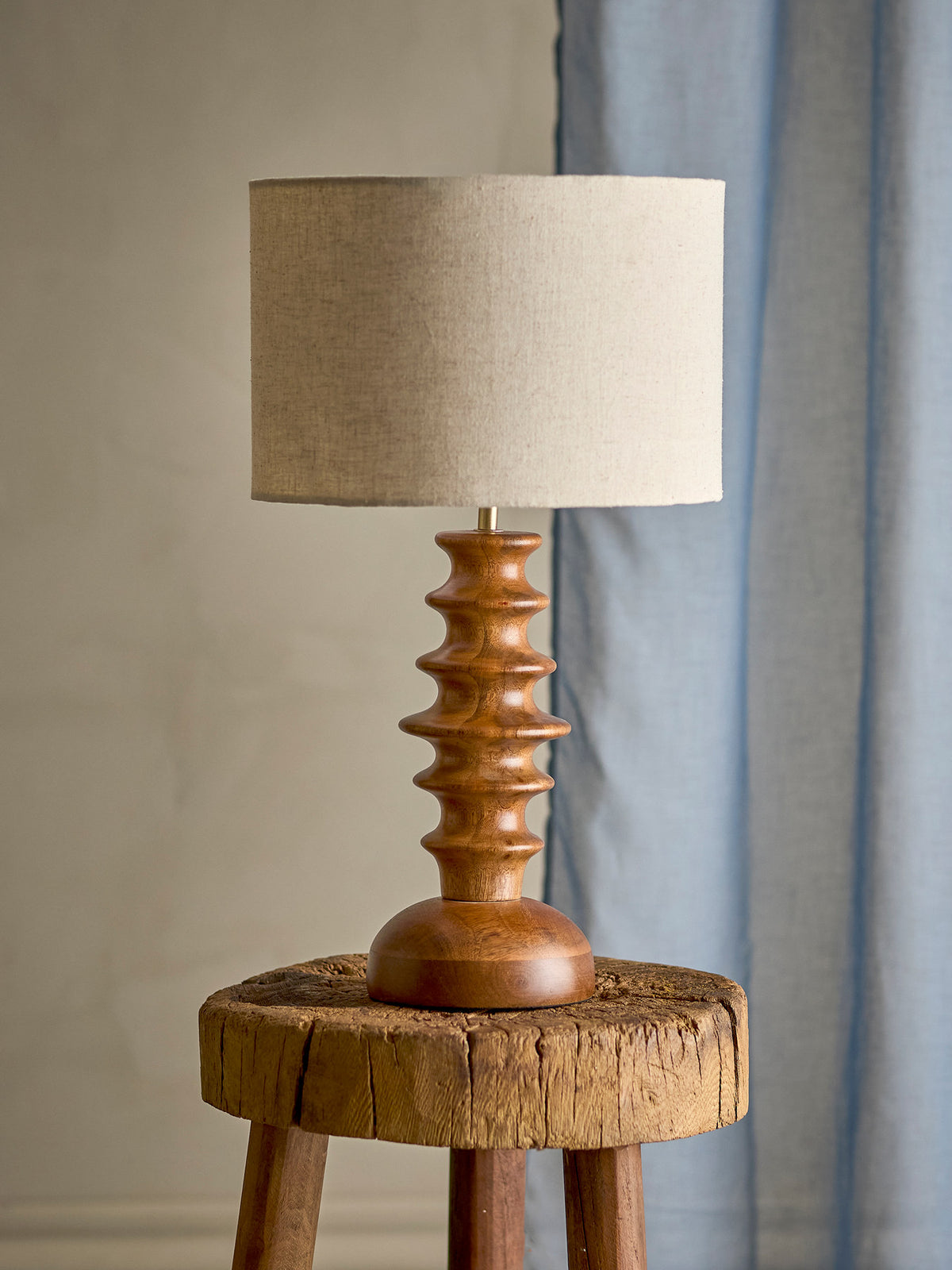 Elinora Tischlampe, Braun, Mango in Brown präsentiert im Onlineshop von KAQTU Design AG. Tischleuchte ist von Creative Collection