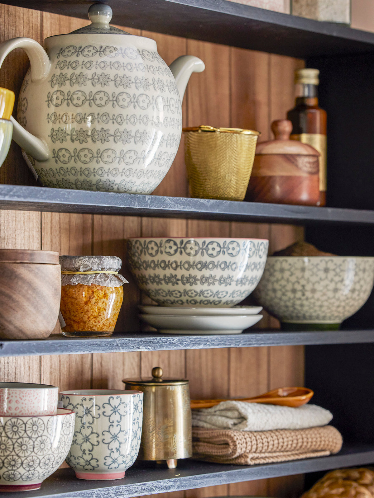 Cécile Tasse, Bunt, Steingut in Multi präsentiert im Onlineshop von KAQTU Design AG. Tasse ist von Bloomingville