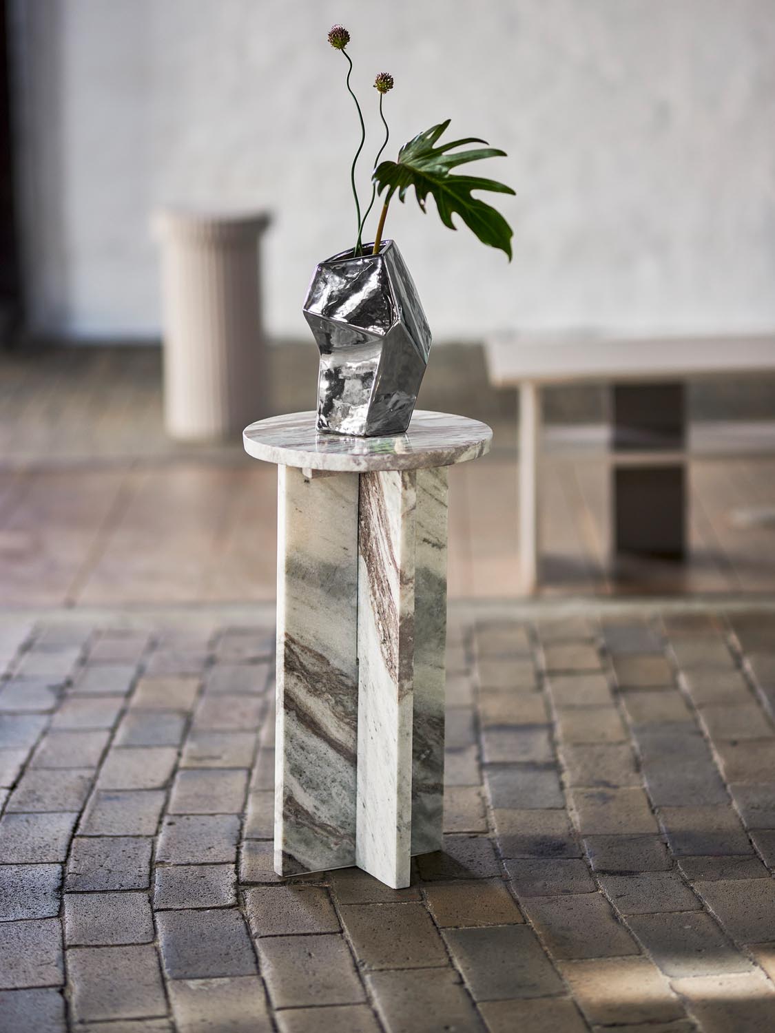 Jasmia Beistelltisch, Natur, Marmor in Nature präsentiert im Onlineshop von KAQTU Design AG. Standregal ist von Bloomingville