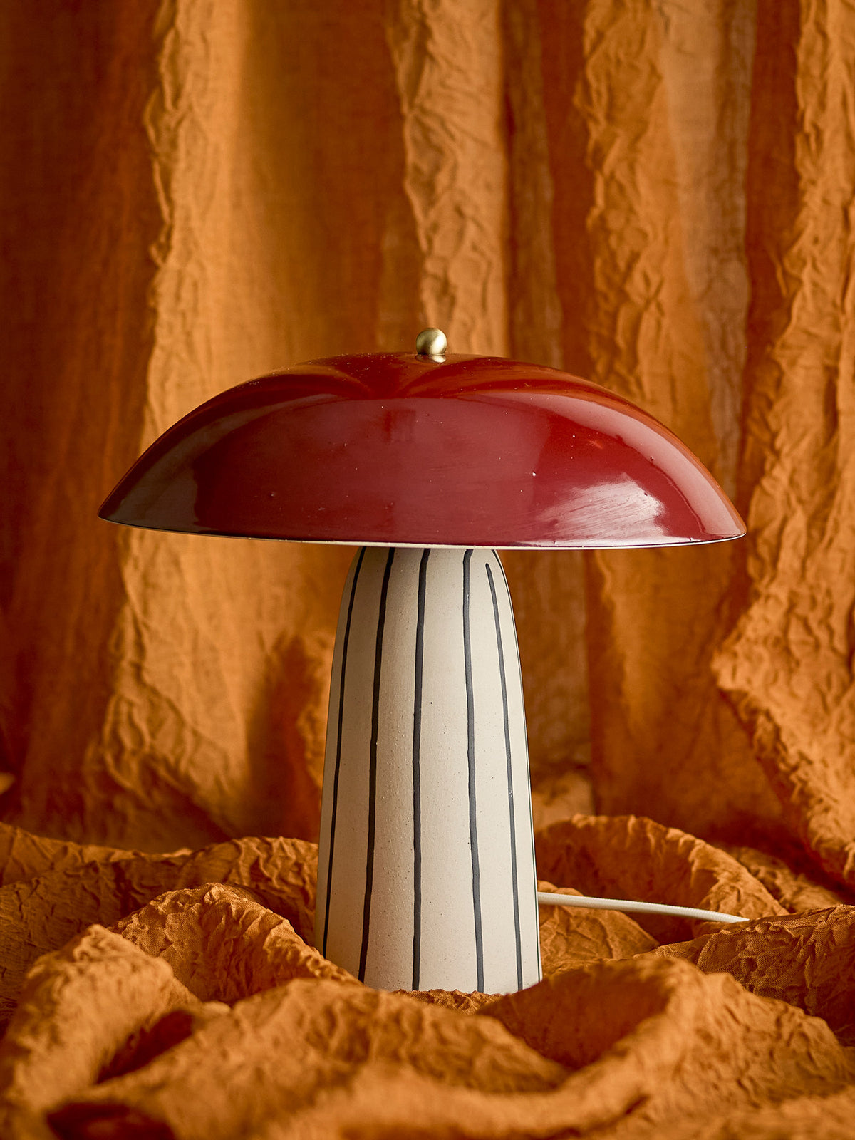 Arvid Tischlampe, Bunt, Steingut in Multi präsentiert im Onlineshop von KAQTU Design AG. Tischleuchte ist von Bloomingville