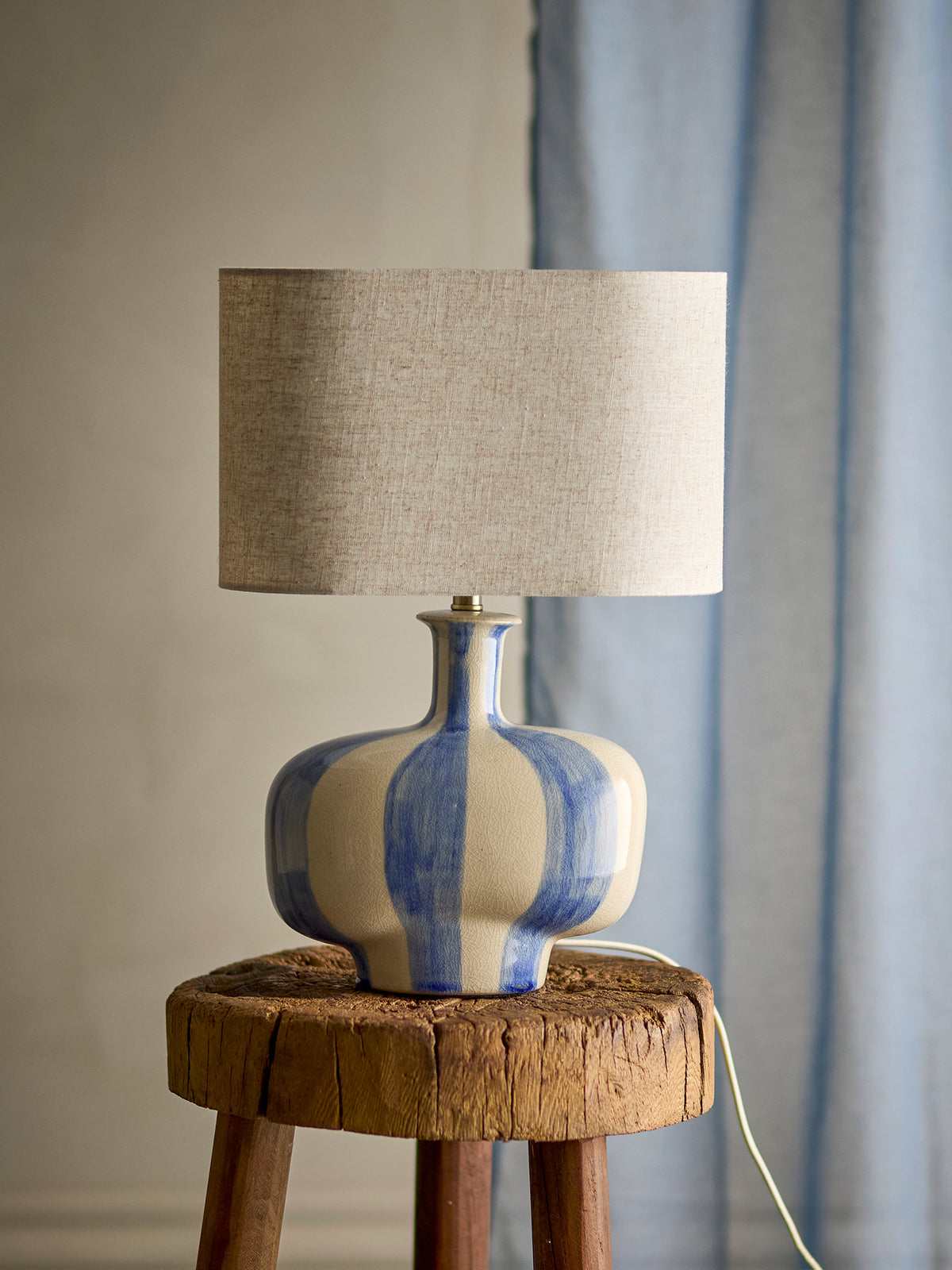 Alida Tischlampe, Bunt, Steingut in Multi präsentiert im Onlineshop von KAQTU Design AG. Tischleuchte ist von Creative Collection