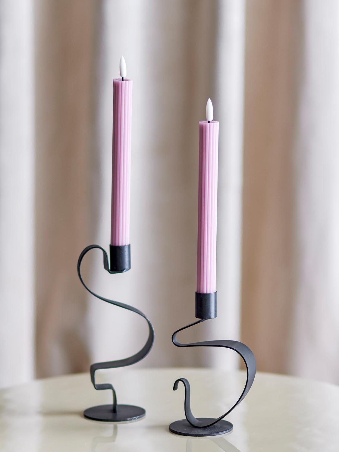 Ponza LED-Kerze, Rose, Paraffine in Rose präsentiert im Onlineshop von KAQTU Design AG. Kerzen ist von Bloomingville