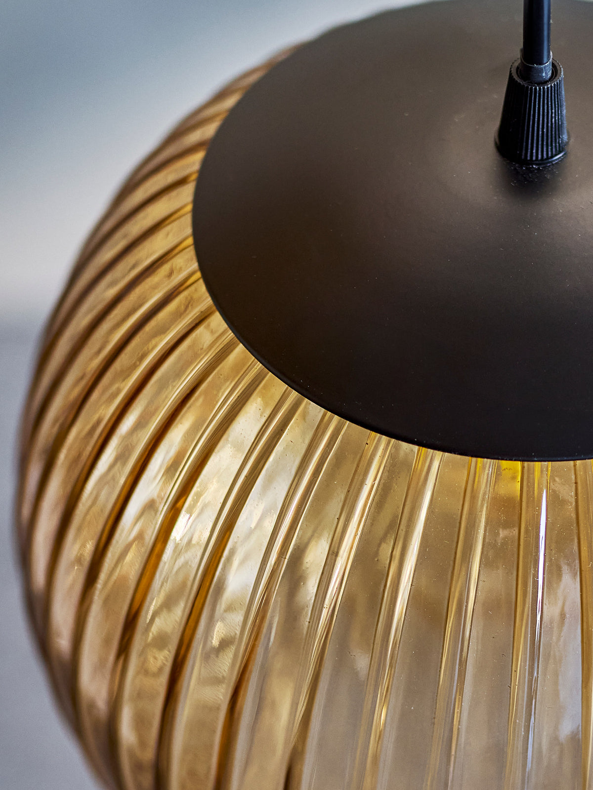 Sybia Hängeleuchte, Braun, Glas in Brown präsentiert im Onlineshop von KAQTU Design AG. Pendelleuchte ist von Bloomingville