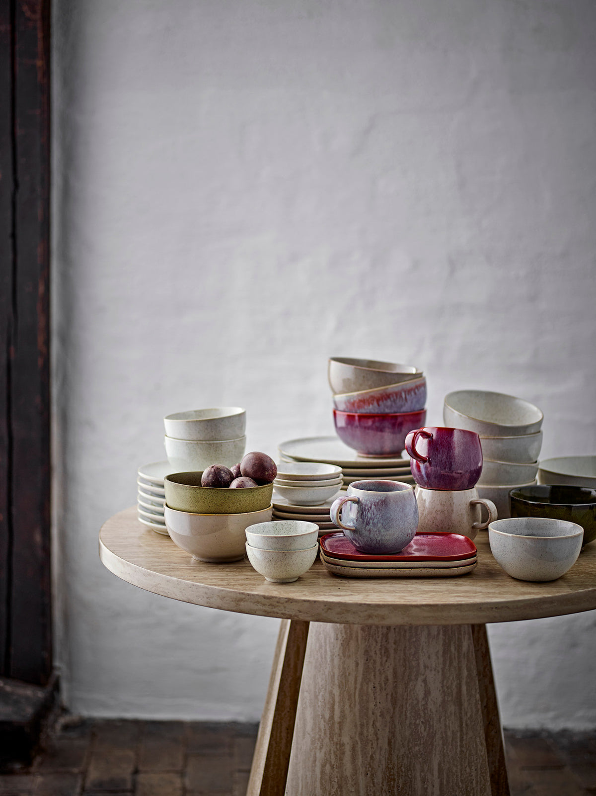 Addison Schale, Weiss, Steingut in Weiss präsentiert im Onlineshop von KAQTU Design AG. Schale ist von Bloomingville