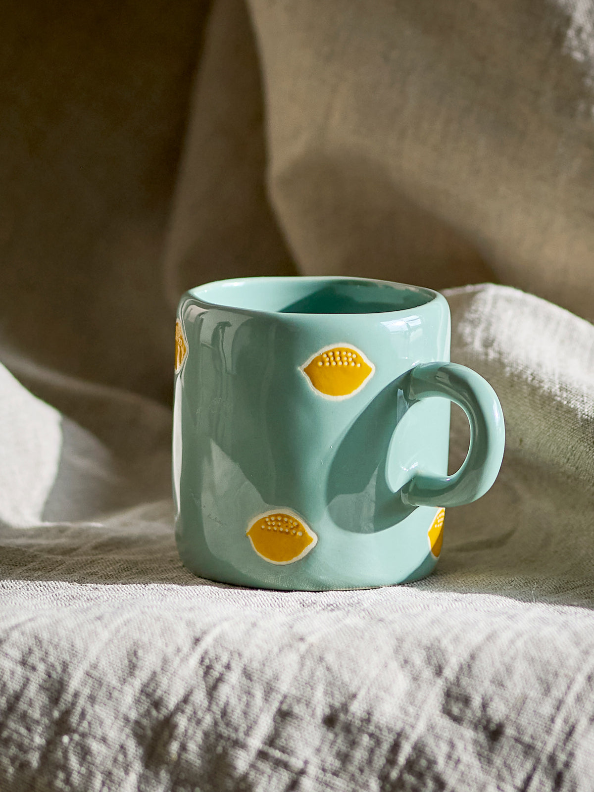 Agnes Tasse, Grün, Steingut in Grün präsentiert im Onlineshop von KAQTU Design AG. Tasse ist von Bloomingville Mini