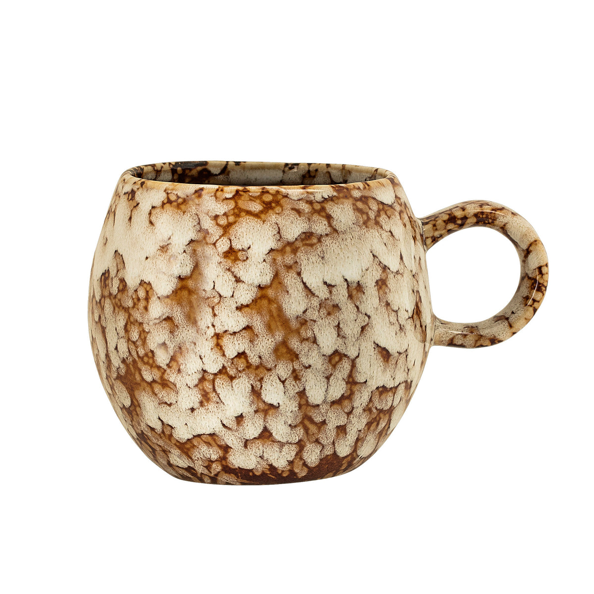 Paula Tasse, Braun, Steingut in Braun präsentiert im Onlineshop von KAQTU Design AG. Tasse ist von Bloomingville