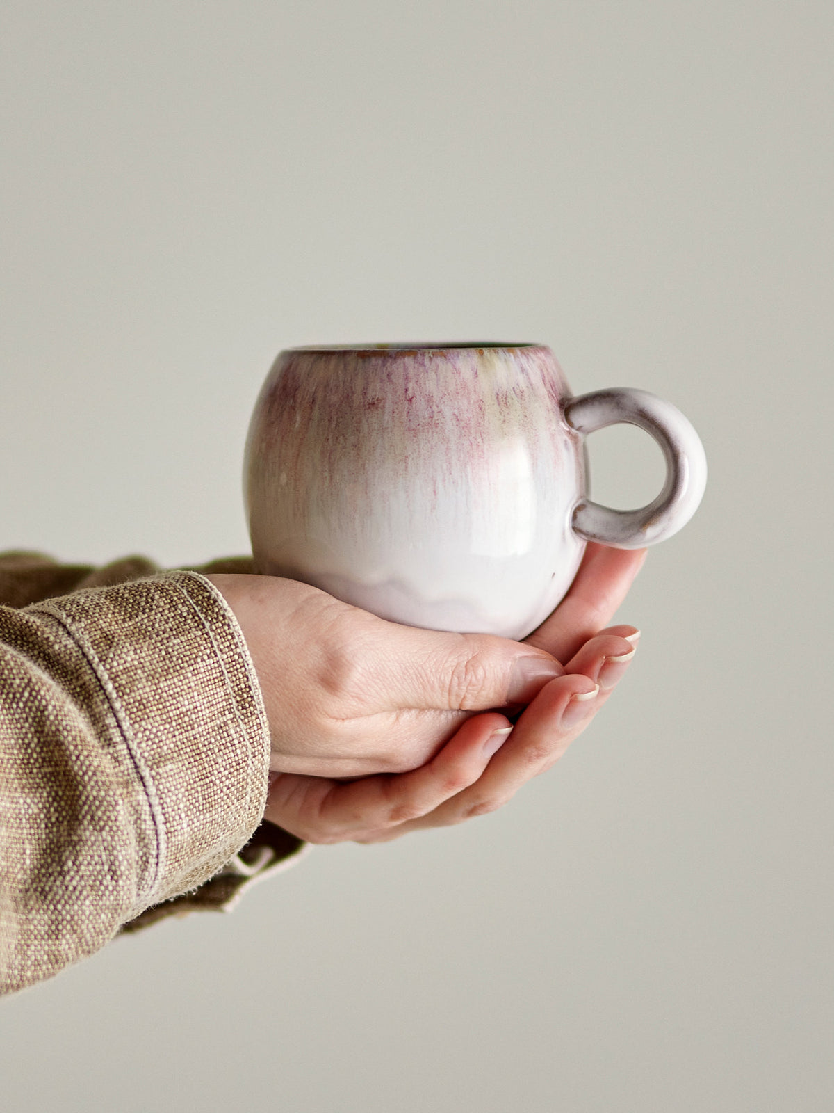 Paula Tasse, Rose, Steingut in Rose präsentiert im Onlineshop von KAQTU Design AG. Tasse ist von Bloomingville
