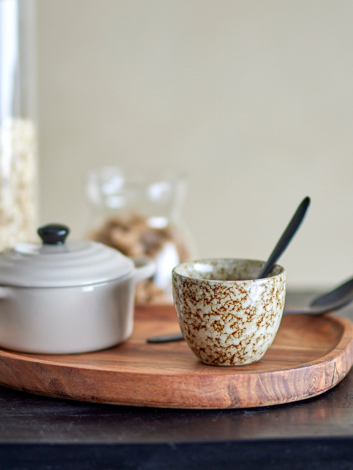 Paula Tasse, Braun, Steingut in Braun präsentiert im Onlineshop von KAQTU Design AG. Tasse ist von Bloomingville
