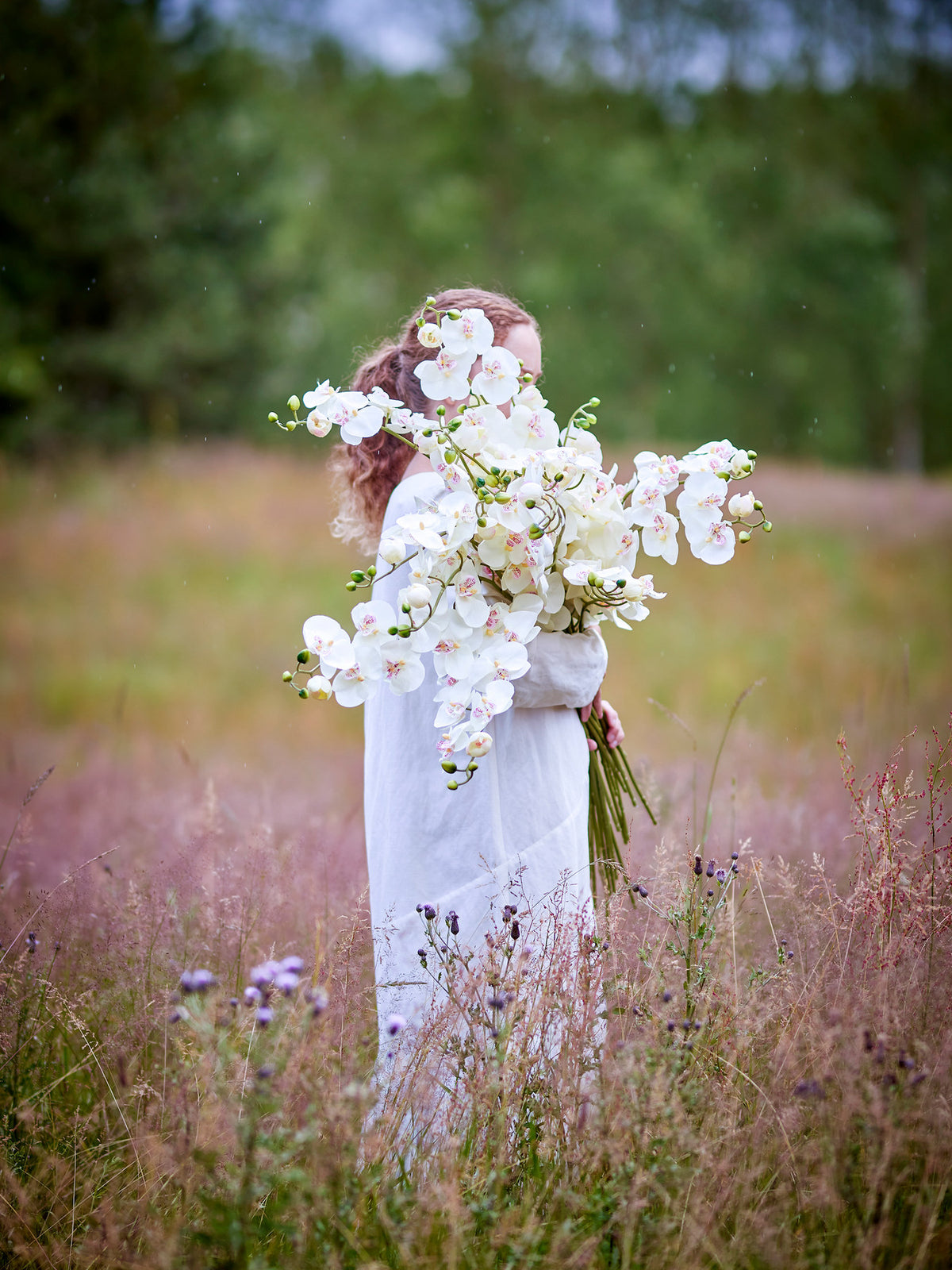Orchid Stiel, Weiss, Künstliche Blumen in Weiss präsentiert im Onlineshop von KAQTU Design AG. Kunstblume ist von Bloomingville