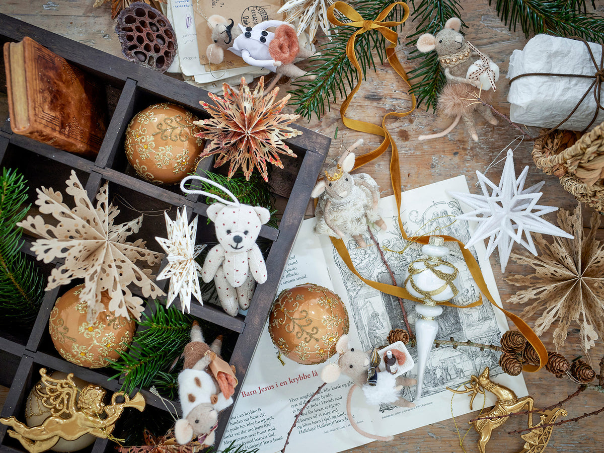 Hisar Ornament, Weiss, Glas in Weiss präsentiert im Onlineshop von KAQTU Design AG. Ornament ist von Bloomingville