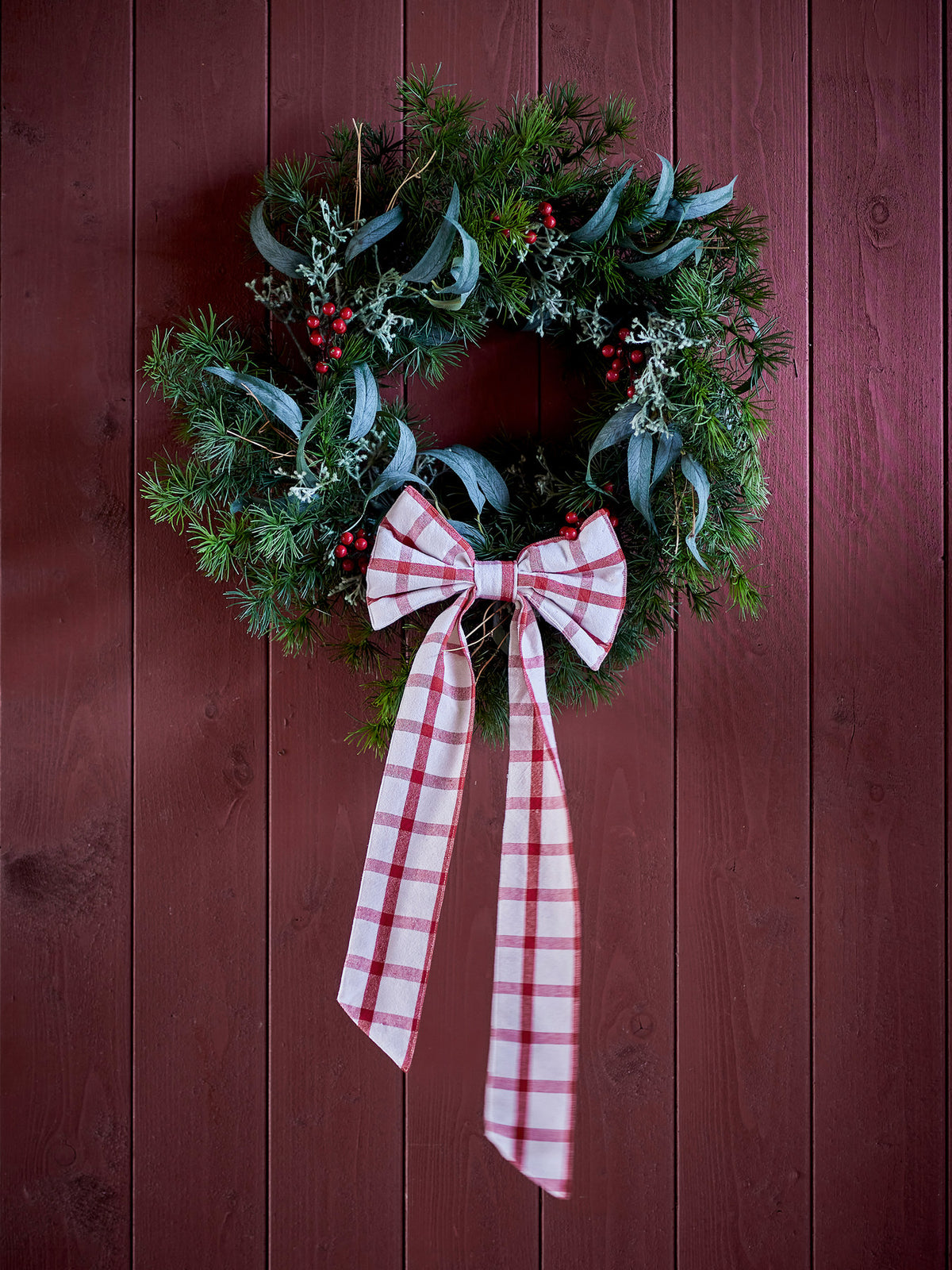 Pine Kranz, Grün, Künstliche Blumen in Grün präsentiert im Onlineshop von KAQTU Design AG. Weihnachtskränze ist von Bloomingville