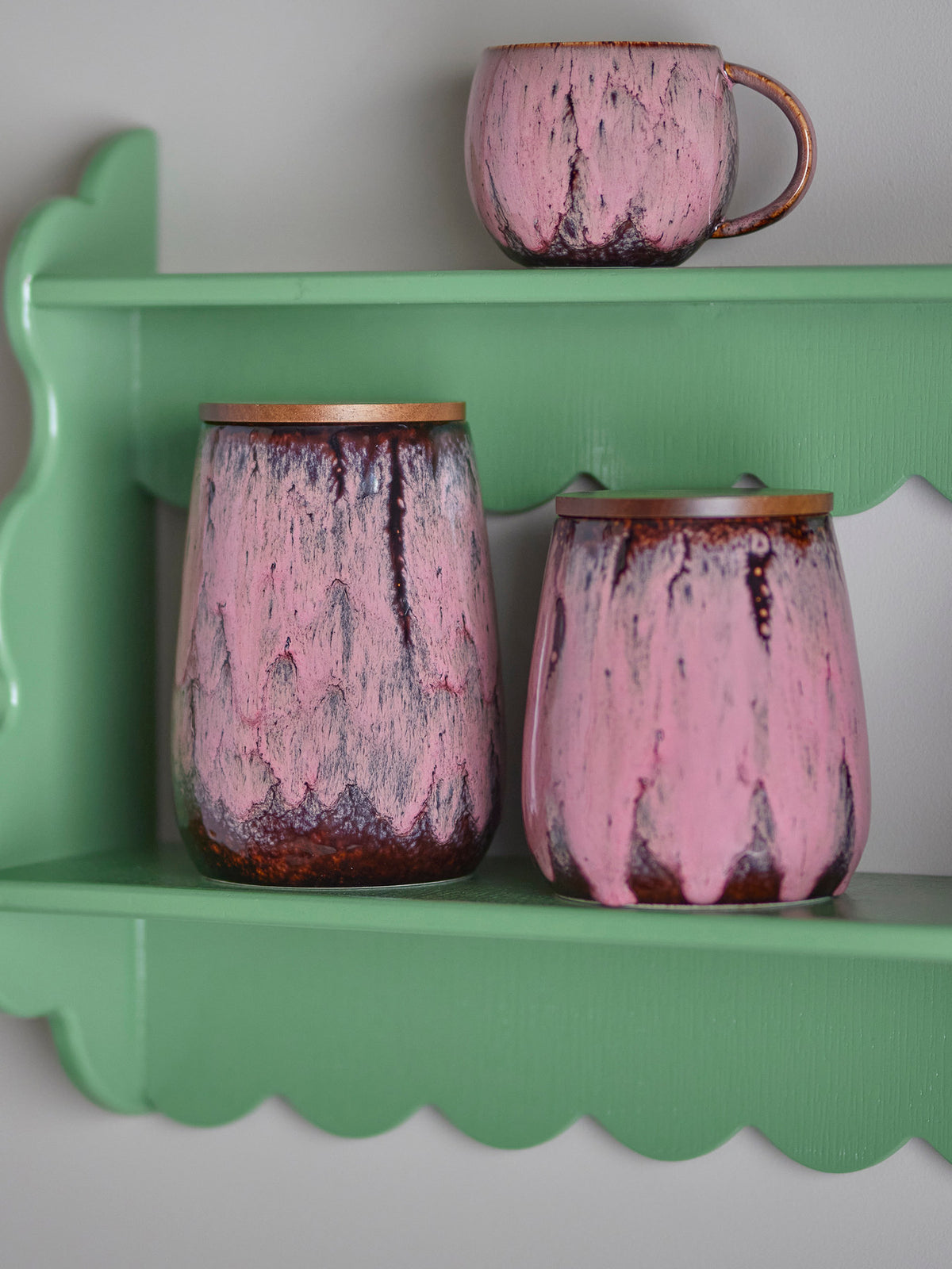 Rayen Gefäss mit Deckel, Rose, Steingut in Rose präsentiert im Onlineshop von KAQTU Design AG. Kanne ist von Creative Collection