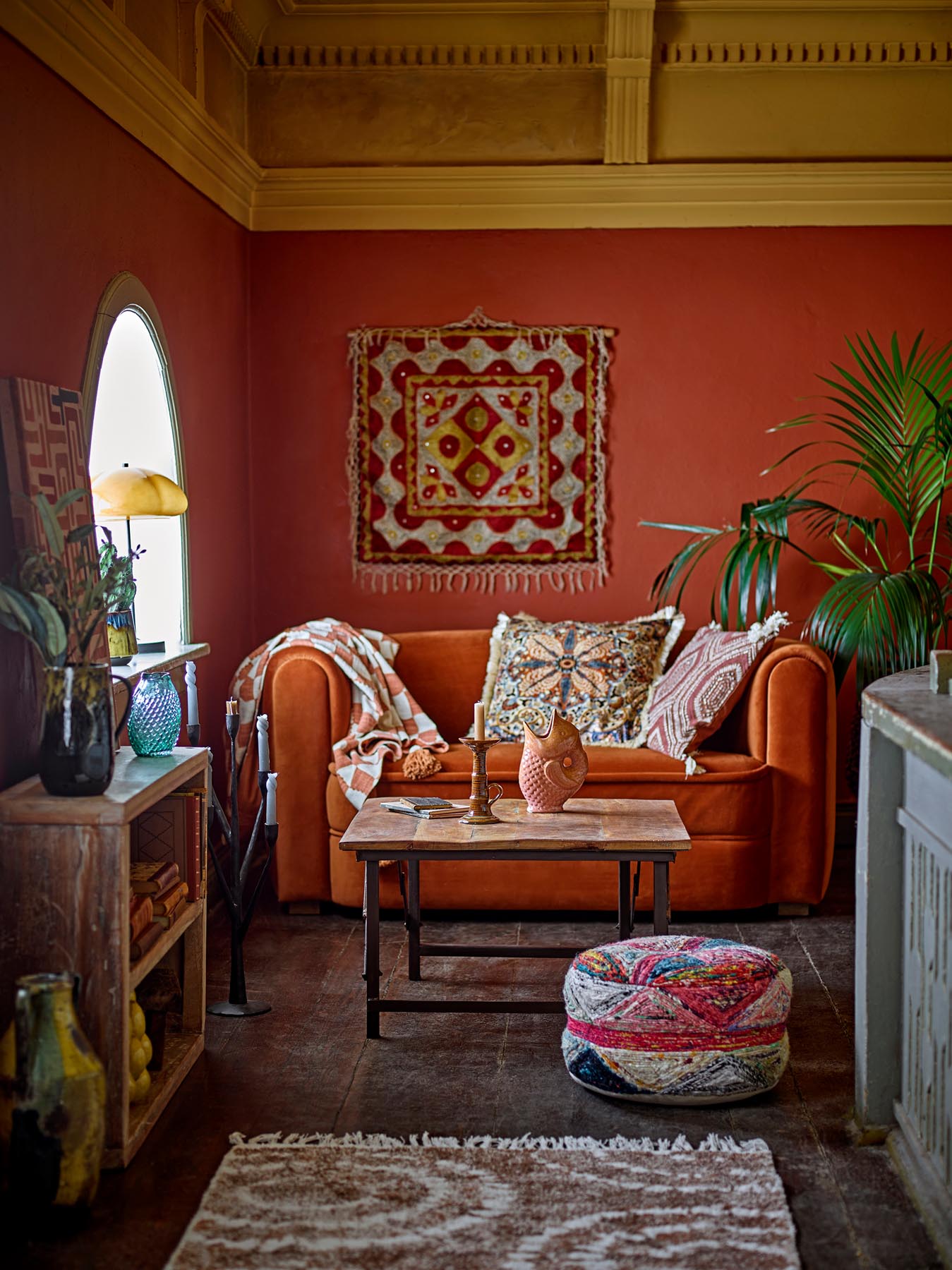 Verleihen Sie Ihrem Wohnraum mit dem Rigby Kerzenhalter aus hochwertigem Steingut in warmen Brauntönen eine elegante Note. Ein echter Blickfang!