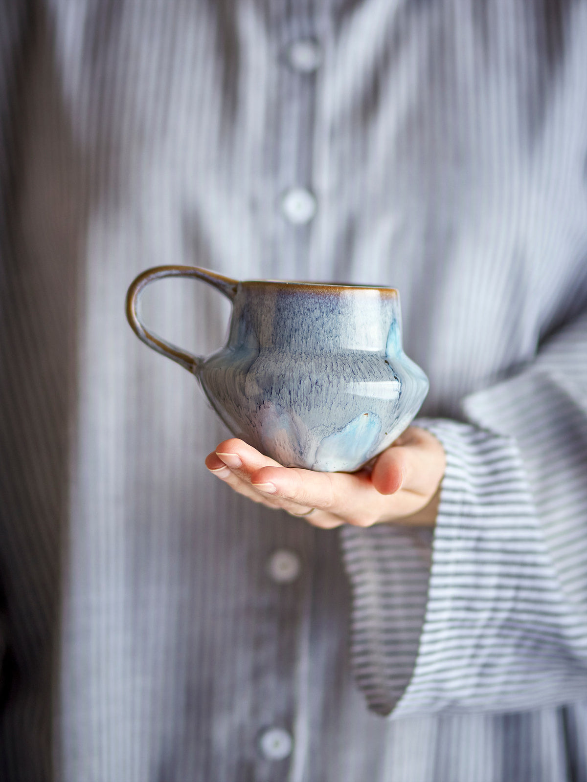 Bessie Becher, Blau, Steingut in Blau präsentiert im Onlineshop von KAQTU Design AG. Tasse ist von Creative Collection