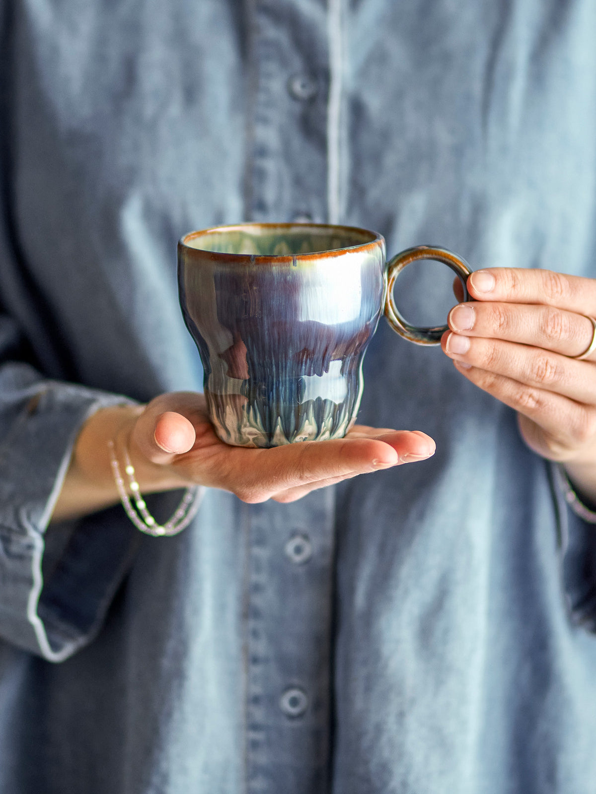 Nigel Tasse, Blau, Steingut in Blau präsentiert im Onlineshop von KAQTU Design AG. Tasse ist von Bloomingville