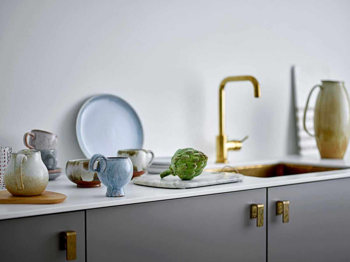 Avonlea Tasse, Blau, Steingut in Blau präsentiert im Onlineshop von KAQTU Design AG. Tasse ist von Bloomingville