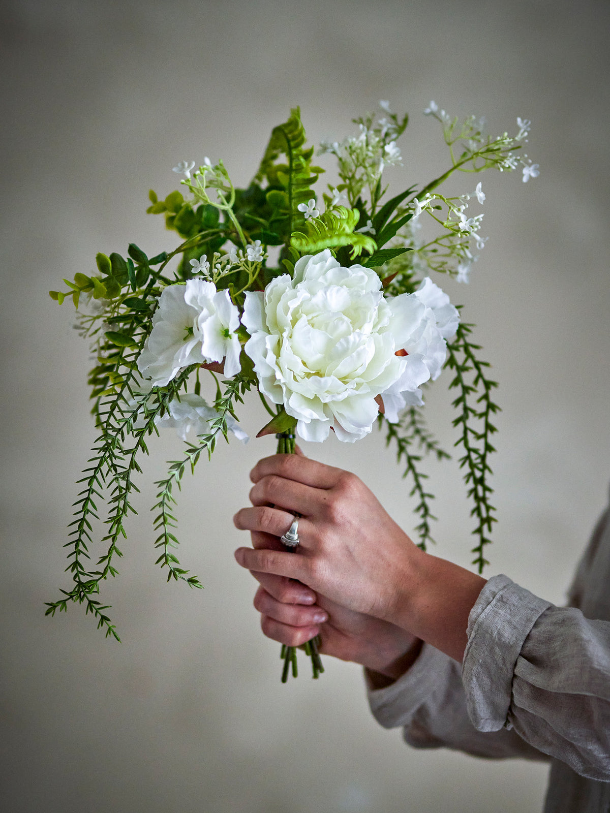 Lustre Blumenstrauss, Weiss, Künstliche Blumen in Weiss präsentiert im Onlineshop von KAQTU Design AG. Kunstblume ist von Bloomingville
