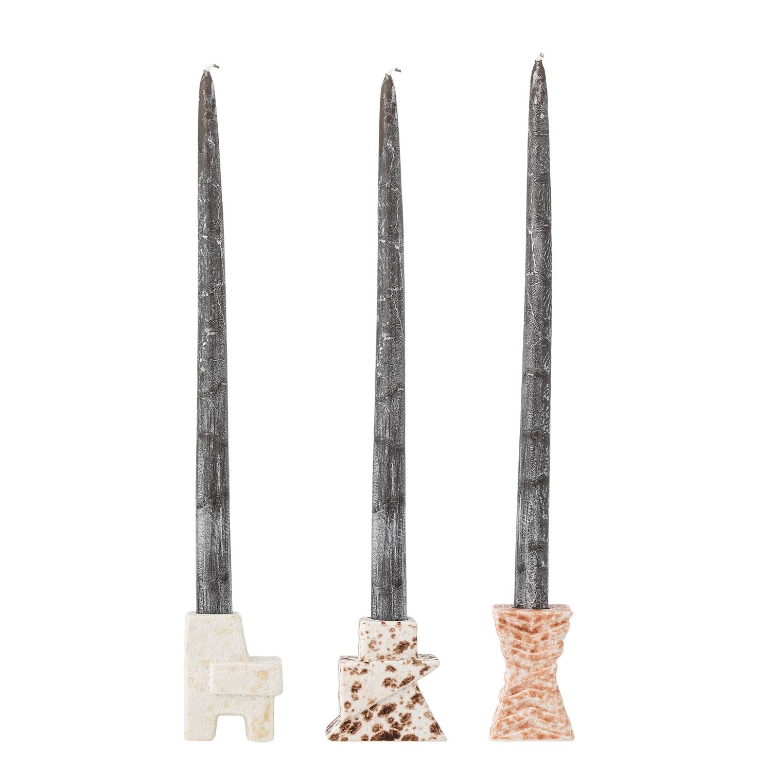 Entdecken Sie den Blanchard Kerzenhalter von Bloomingville – ein einzigartiges Set aus drei stilvollen Steingut-Kerzenhaltern, die Ihr Zuhause verschönern.