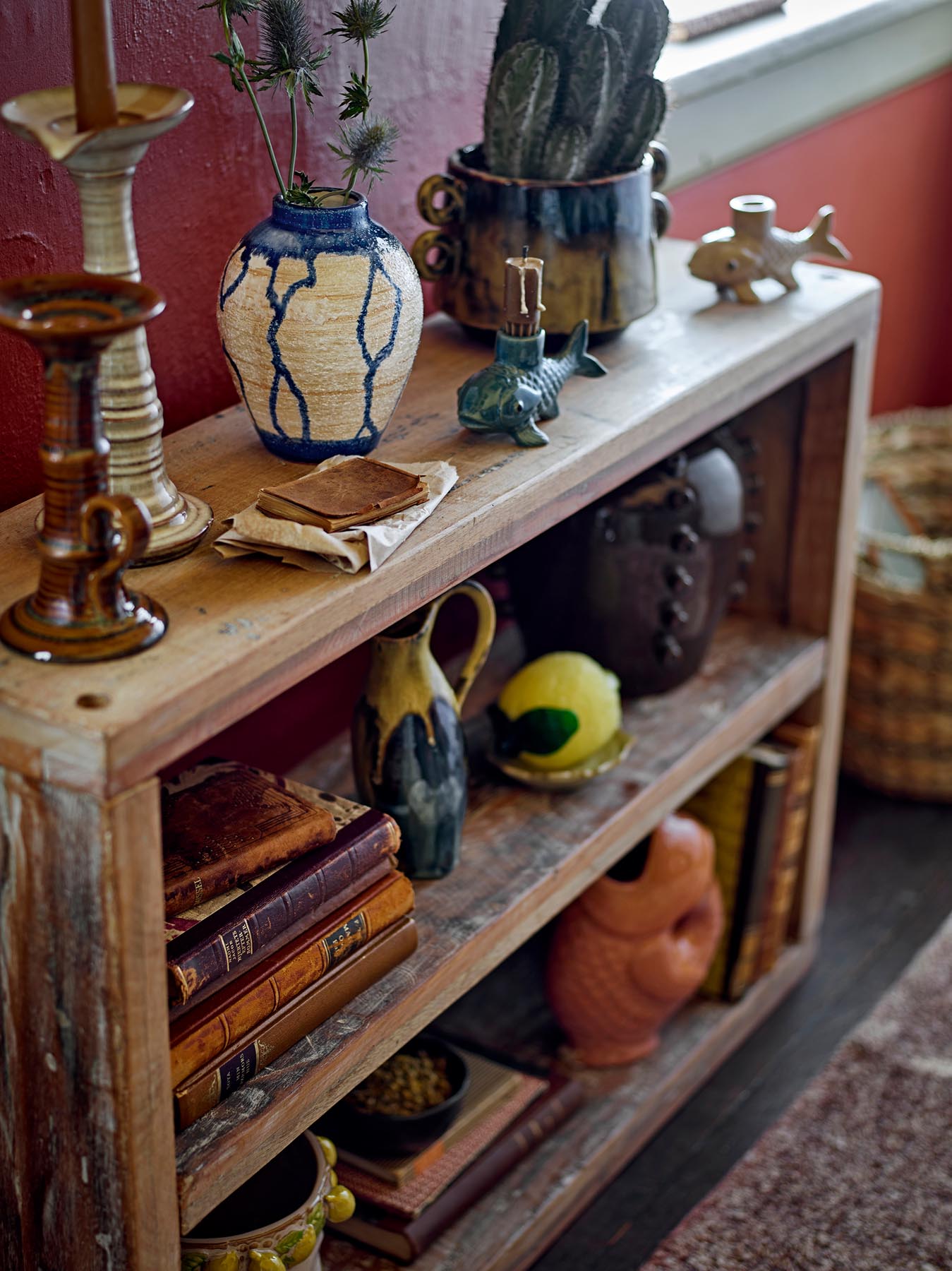 Entdecken Sie die einzigartigen Burne Kerzenhalter in Grün aus Steingut von Creative Collection – stilvolle Akzente für Ihr Zuhause!