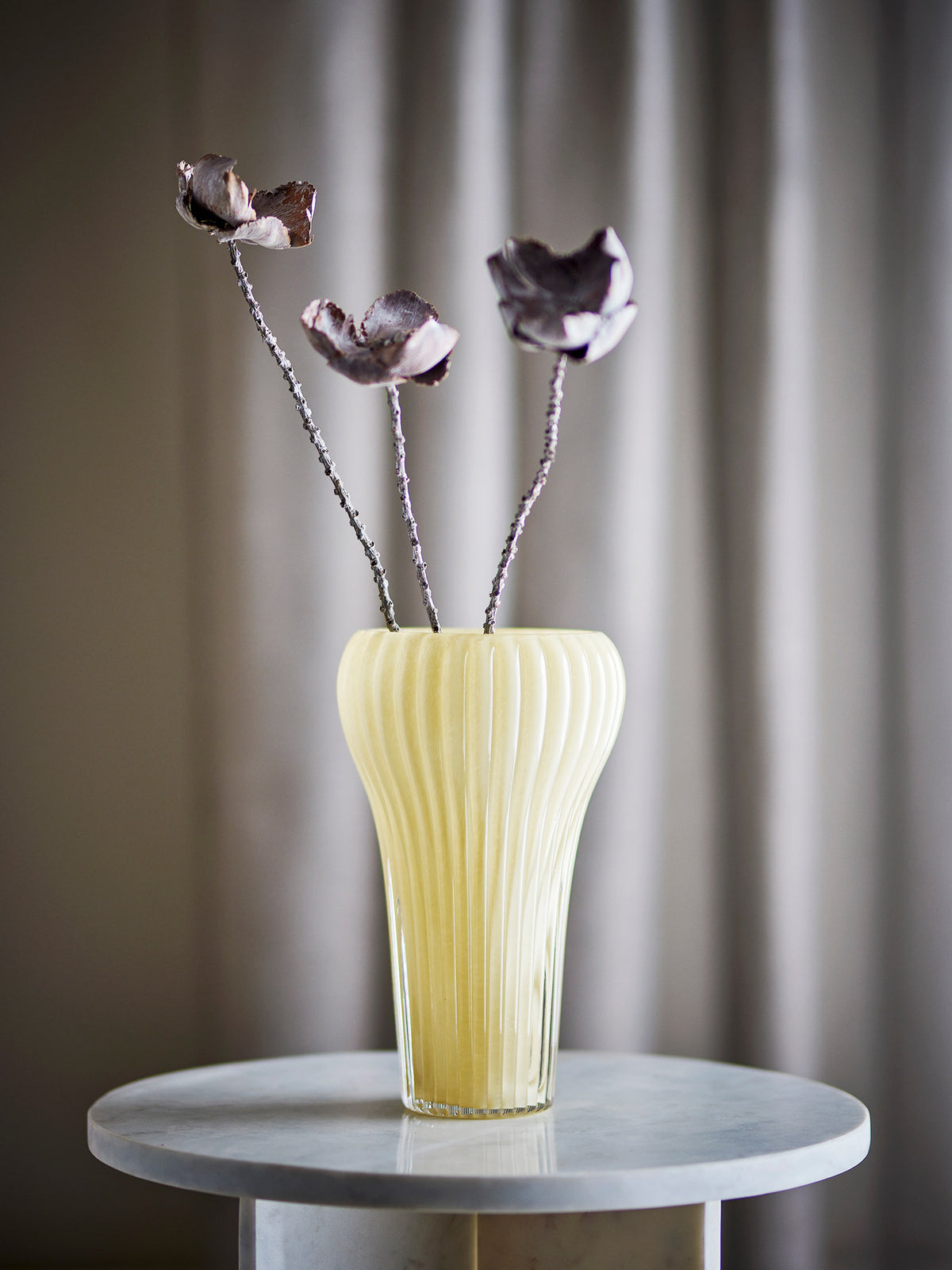 Averie Vase, Gelb, Glas in Gelb präsentiert im Onlineshop von KAQTU Design AG. Vase ist von Bloomingville