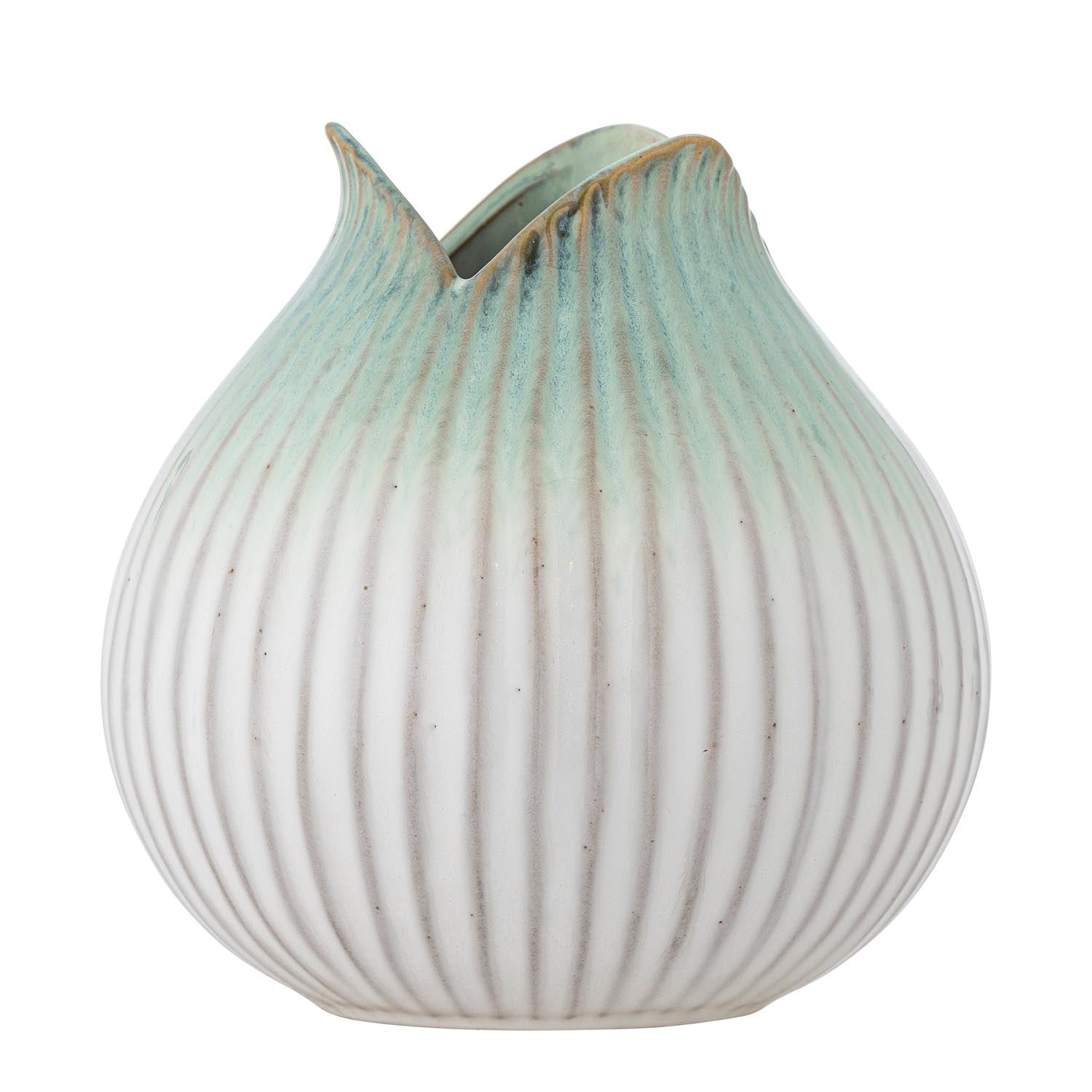 Verleihen Sie Ihrem Zuhause mit der Skylar Vase in Grün von Creative Collection einen Hauch von Eleganz. Einzigartiges Steingut-Design mit harmonischem Farbspiel.