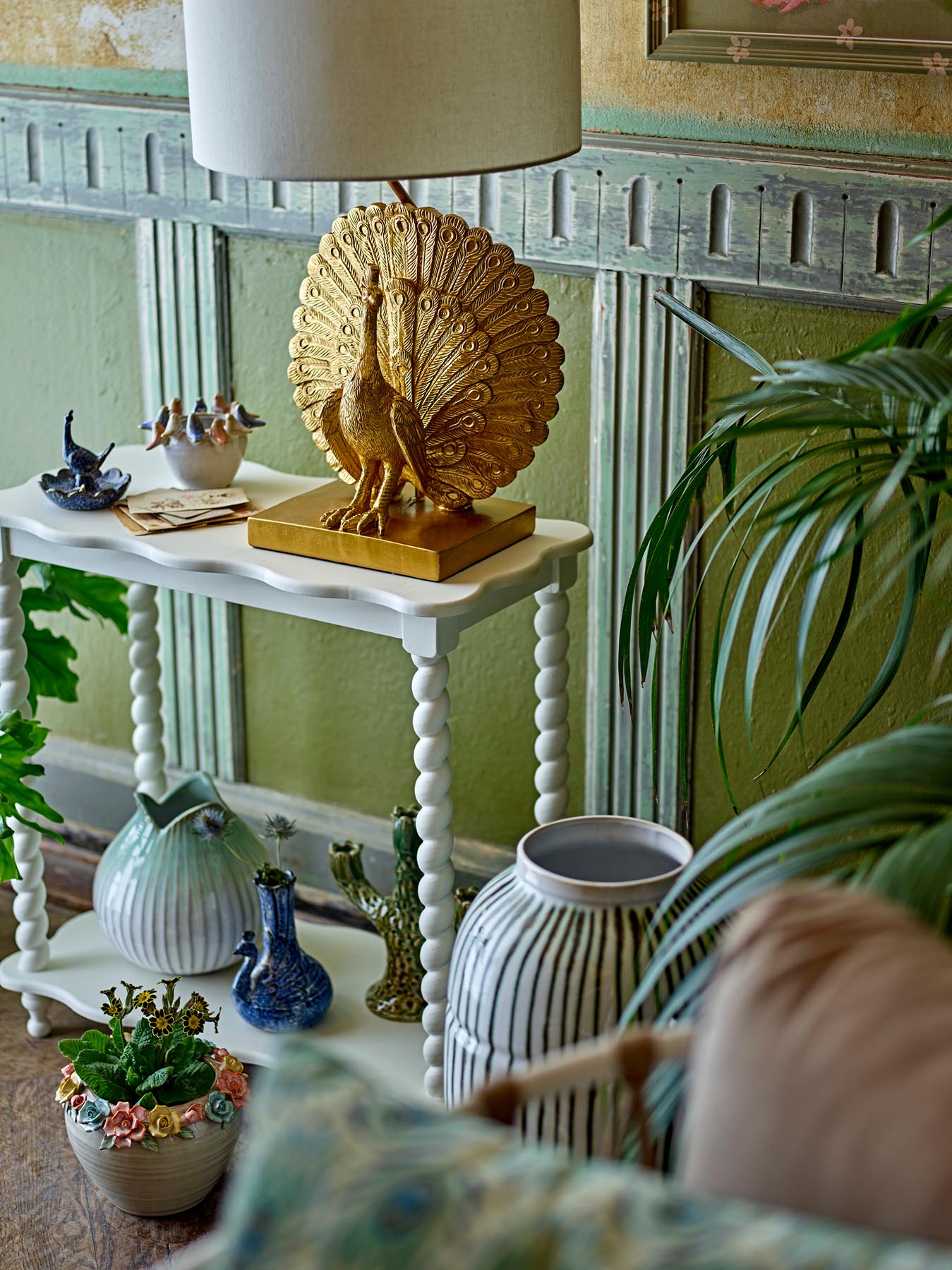 Entdecken Sie die Skylar Vase in Grün von Creative Collection – ein einzigartiges Steingut-Dekorationsstück mit elegantem Farbverlauf und stilvollem Design.