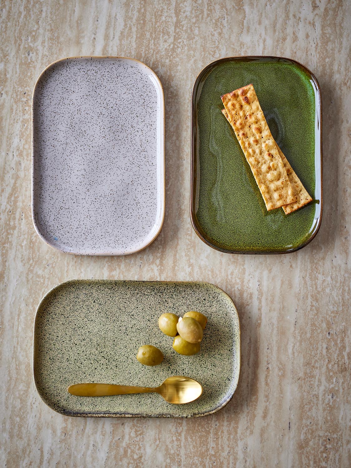 Addison Teller, Grün, Steingut in Green präsentiert im Onlineshop von KAQTU Design AG. Teller ist von Bloomingville