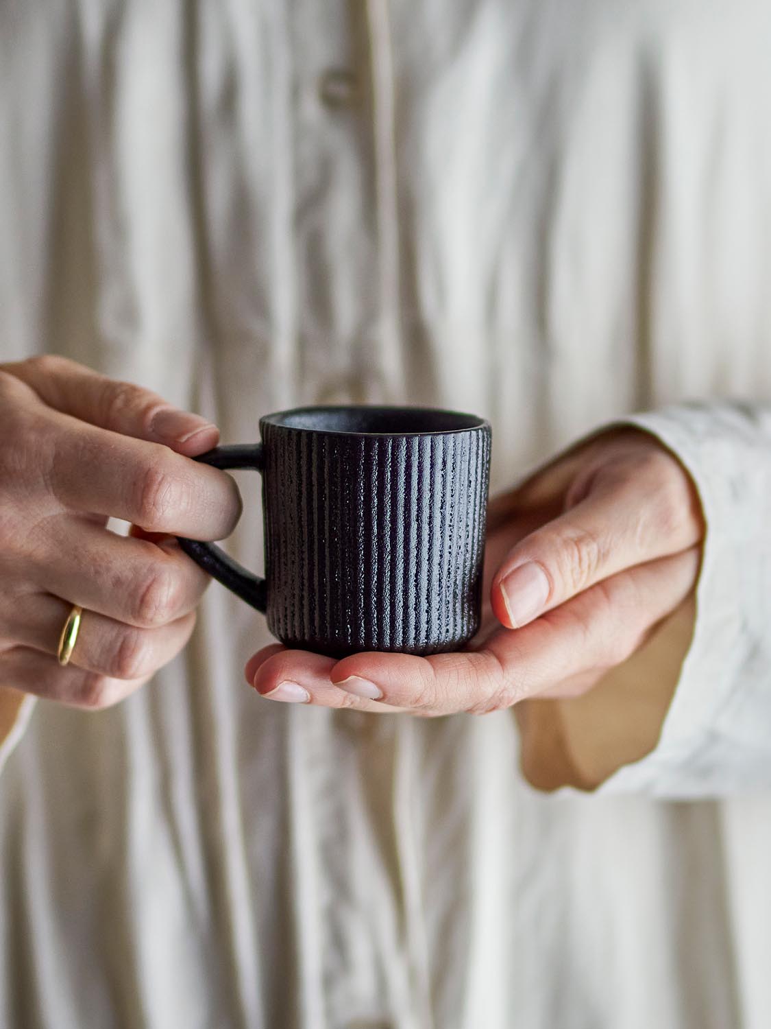 Neri Espressotasse, Schwarz, Steingut in Black präsentiert im Onlineshop von KAQTU Design AG. Tasse ist von Bloomingville