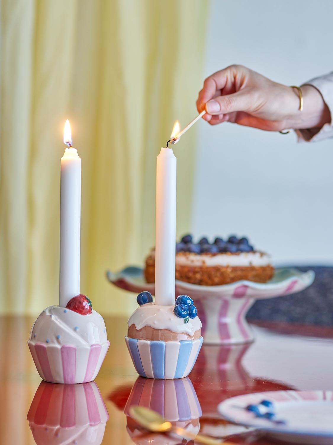 Chip Kerzenhalter, Bunt, Steingut in Multi präsentiert im Onlineshop von KAQTU Design AG. Kerzenständer ist von Bloomingville