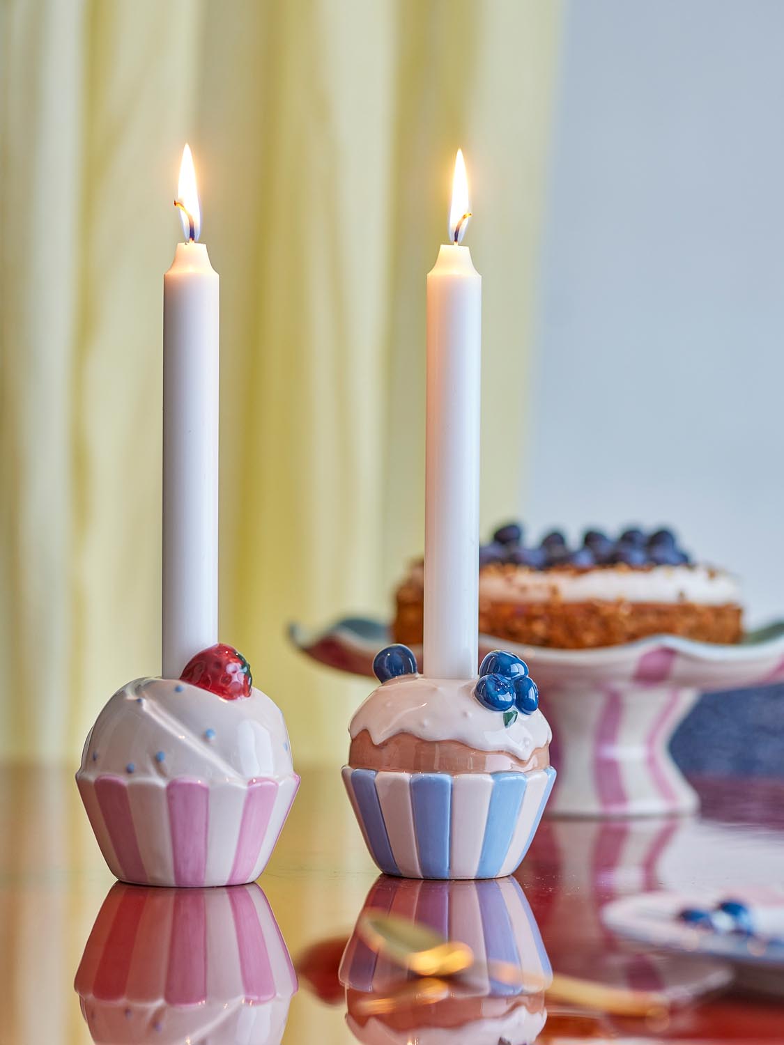 Chip Kerzenhalter, Bunt, Steingut in Multi präsentiert im Onlineshop von KAQTU Design AG. Kerzenständer ist von Bloomingville
