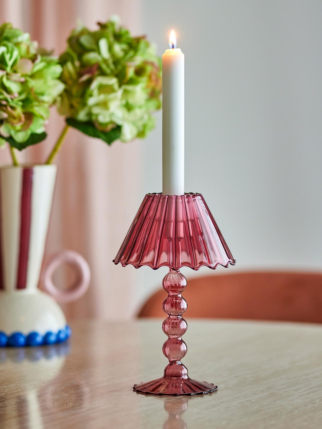 Cisco Teelichthalter, Rot, Glas in Red präsentiert im Onlineshop von KAQTU Design AG. Kerzenständer ist von Bloomingville
