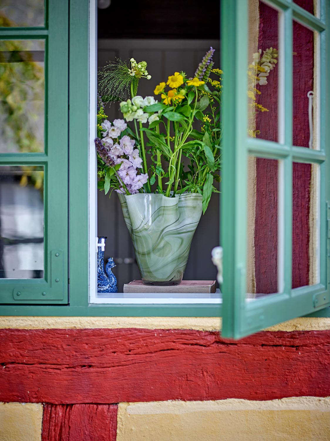 Toryn Vase, Grün, Glas in Green präsentiert im Onlineshop von KAQTU Design AG. Vase ist von Creative Collection