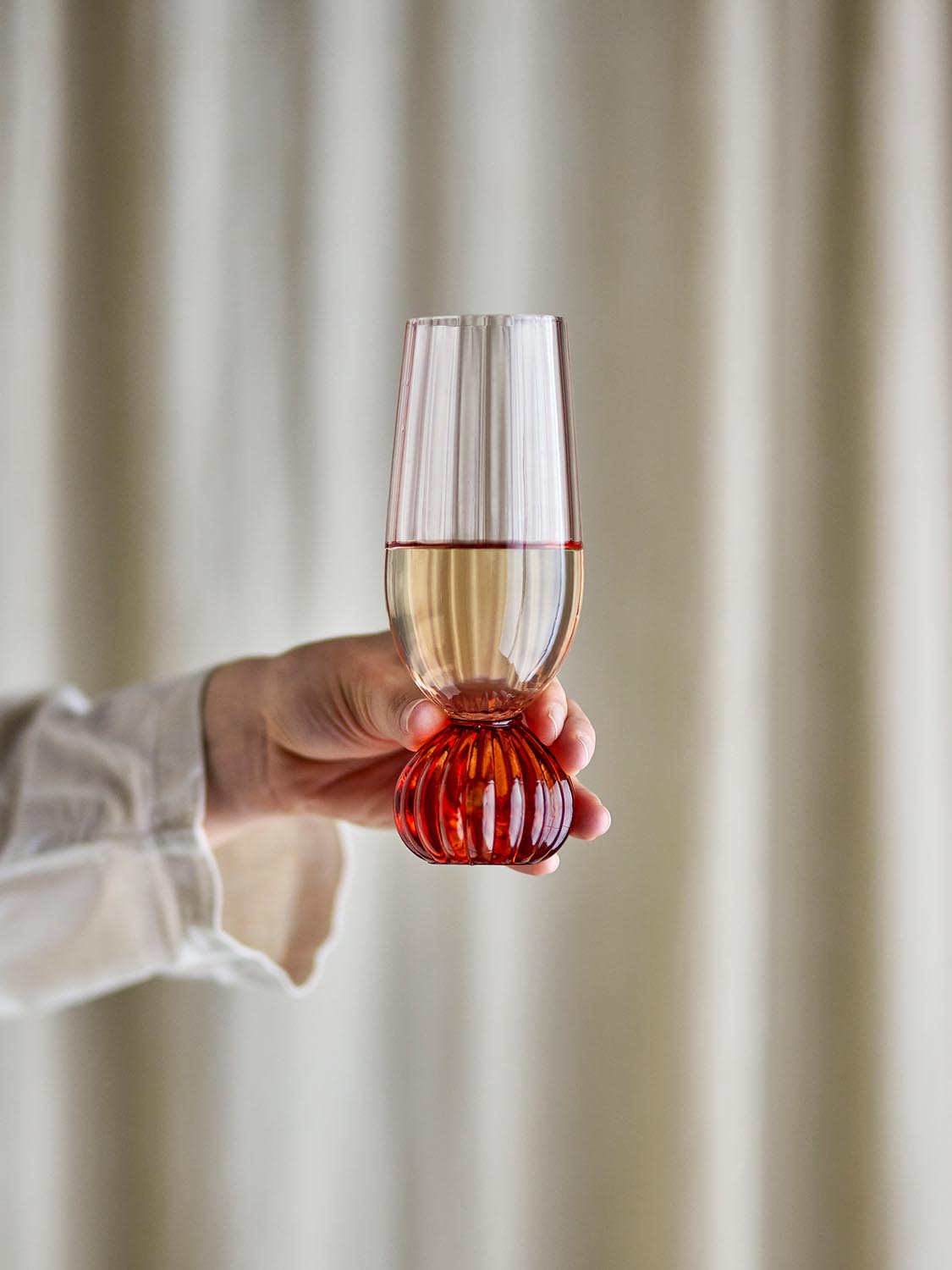 Taurin Champagnerglas, Rose, Glas in Rose präsentiert im Onlineshop von KAQTU Design AG. Glas ist von Bloomingville