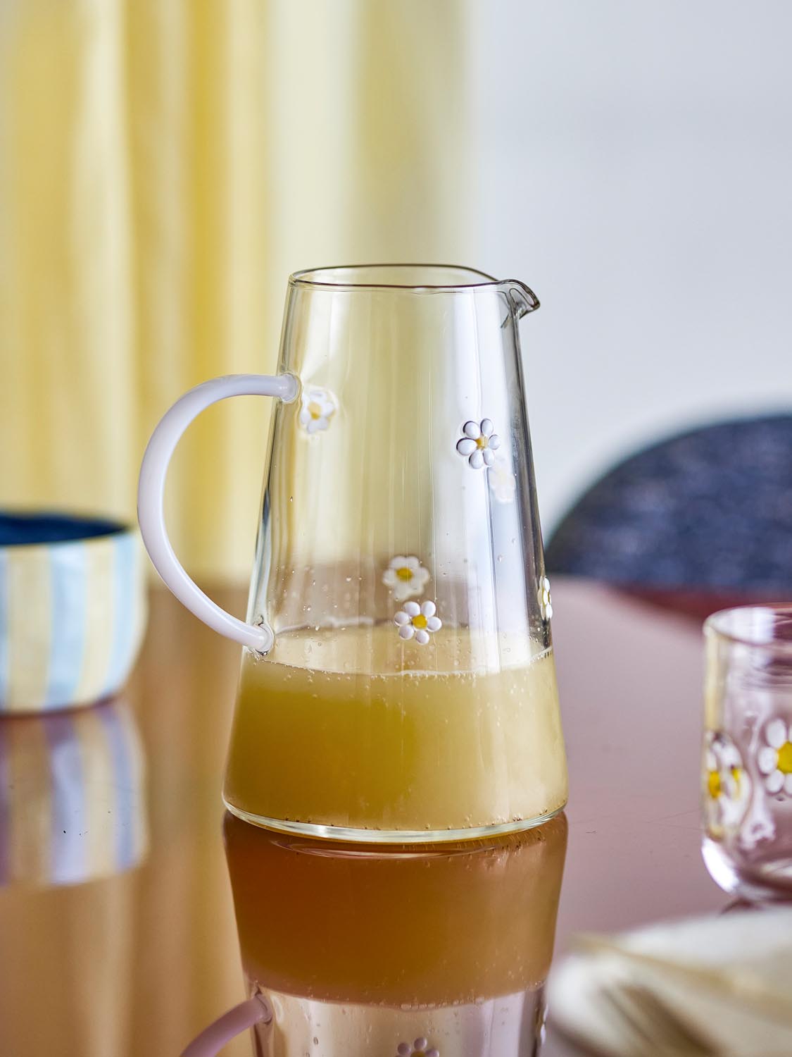 Buzz Krug, Klar, Glas in Clear präsentiert im Onlineshop von KAQTU Design AG. Kanne ist von Bloomingville