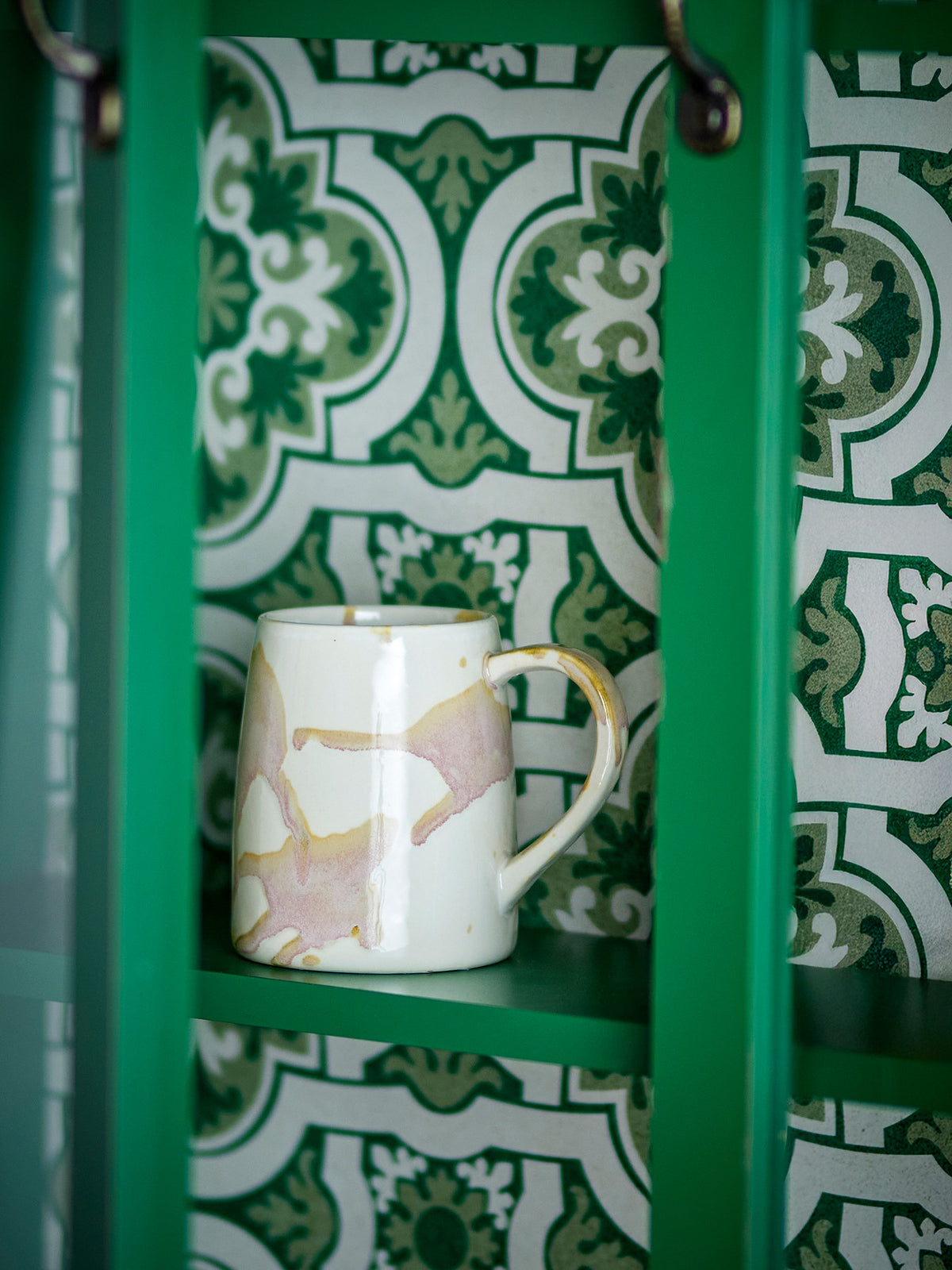 Winnie Becher, Bunt, Steingut in Multi präsentiert im Onlineshop von KAQTU Design AG. Tasse ist von Creative Collection
