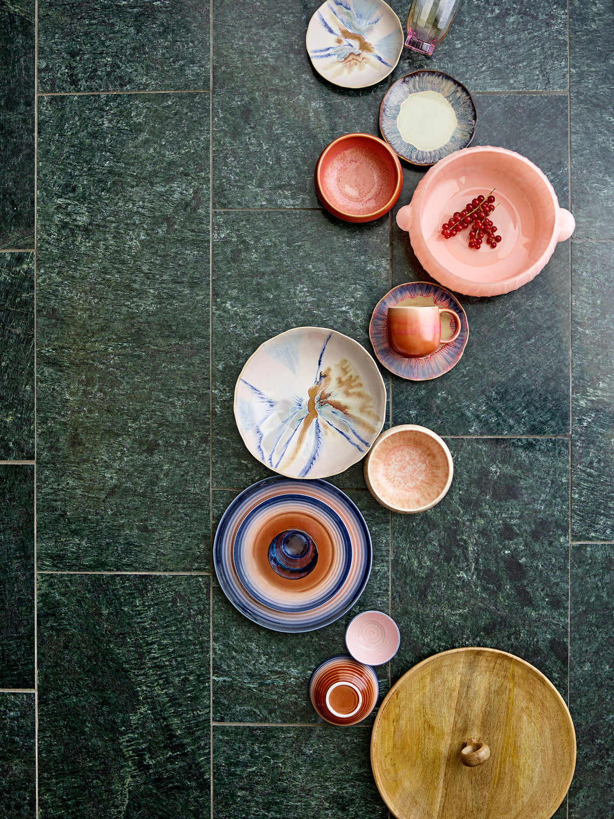 Imogen Schale, Bunt, Steingut in Multi präsentiert im Onlineshop von KAQTU Design AG. Schale ist von Bloomingville