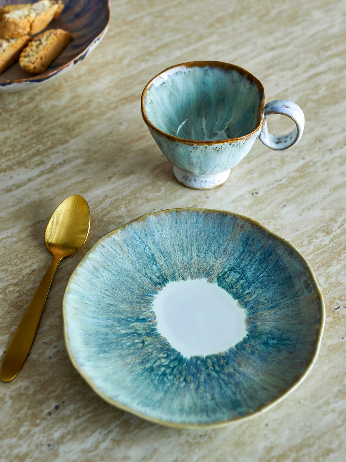 Imogen Teller, Bunt, Steingut in Multi präsentiert im Onlineshop von KAQTU Design AG. Teller ist von Bloomingville