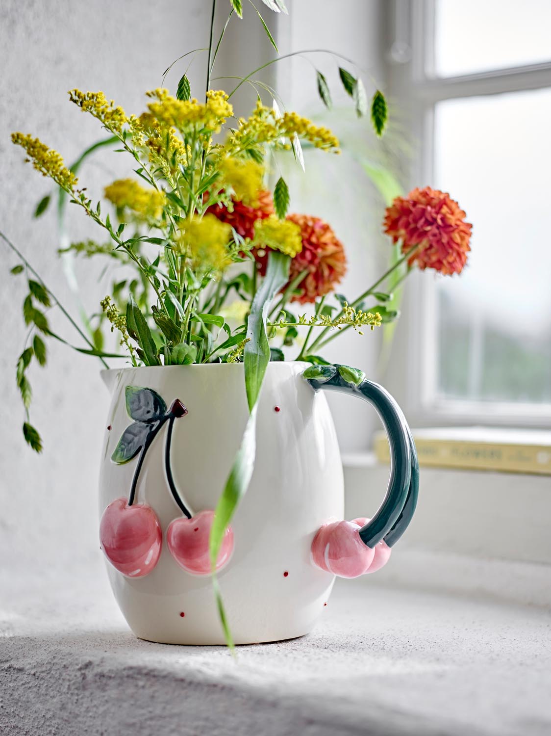 Berrie Krug, Rose, Steingut in Rose präsentiert im Onlineshop von KAQTU Design AG. Kanne ist von Creative Collection