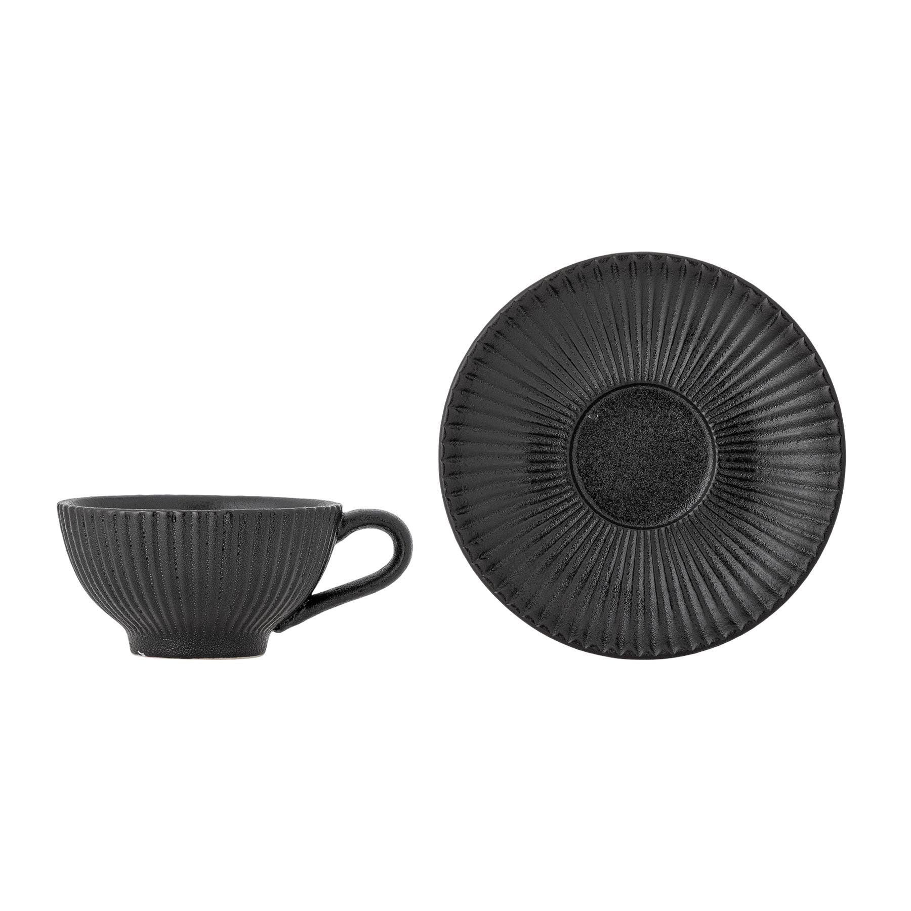 Neri Cappuccinotasse mit Untertasse, Schwarz, Steingut in Black präsentiert im Onlineshop von KAQTU Design AG. Tasse ist von Bloomingville