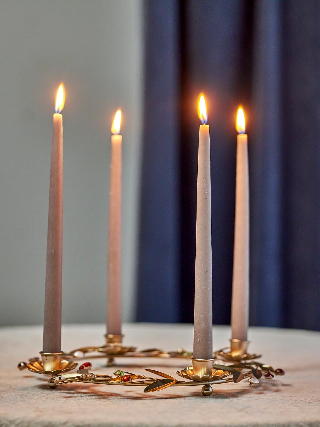 Shankar Adventskerzenständer, Gold, Metall in Gold präsentiert im Onlineshop von KAQTU Design AG. Kerzenständer ist von Bloomingville